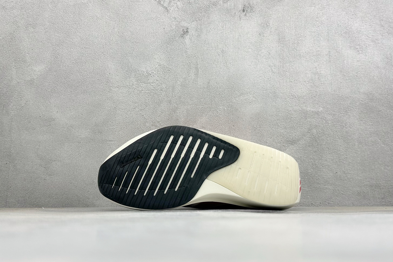 TY版AD ADIZERO EVO SL 2 阿迪超轻透气缓震跑鞋 以令人难以置信的138克重量,刷新了跑鞋轻量化的记录 TY版AD ADIZERO EVO SL 2 阿迪超轻透气缓震跑鞋 以令人难以置信的138克重量,刷新了跑鞋轻量化的记录