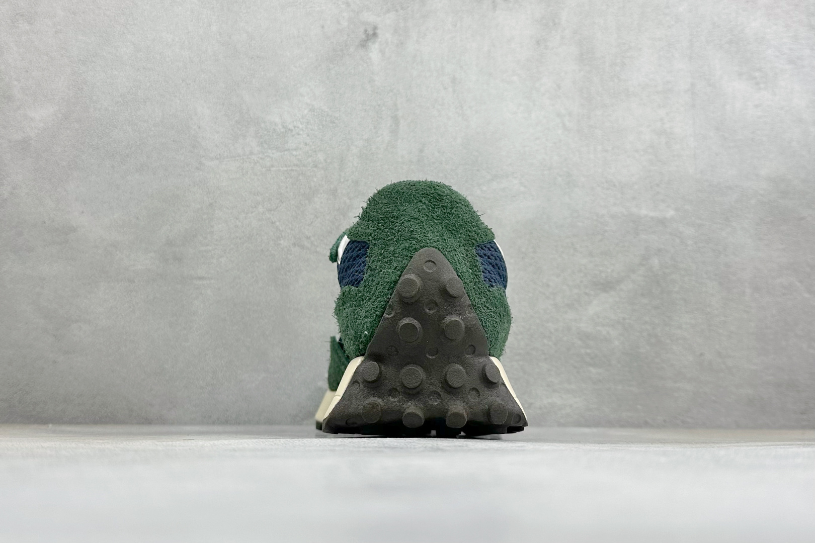 TG福利 New Balance MS327 复古休闲运动慢跑鞋 以更纯粹的复古风格设计打造的全新造型 侧身还以解构设计 TG福利 New Balance MS327 复古休闲运动慢跑鞋 以更纯粹的复古风格设计打造的全新造型 侧身还以解构设计