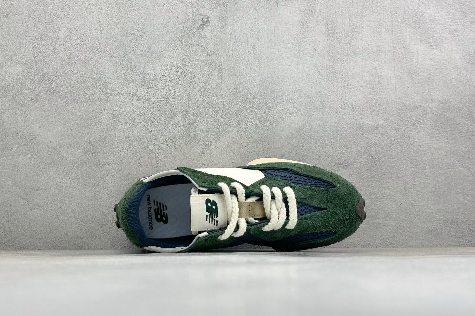 TG福利 New Balance MS327 复古休闲运动慢跑鞋 以更纯粹的复古风格设计打造的全新造型 侧身还以解构设计 TG福利 New Balance MS327 复古休闲运动慢跑鞋 以更纯粹的复古风格设计打造的全新造型 侧身还以解构设计