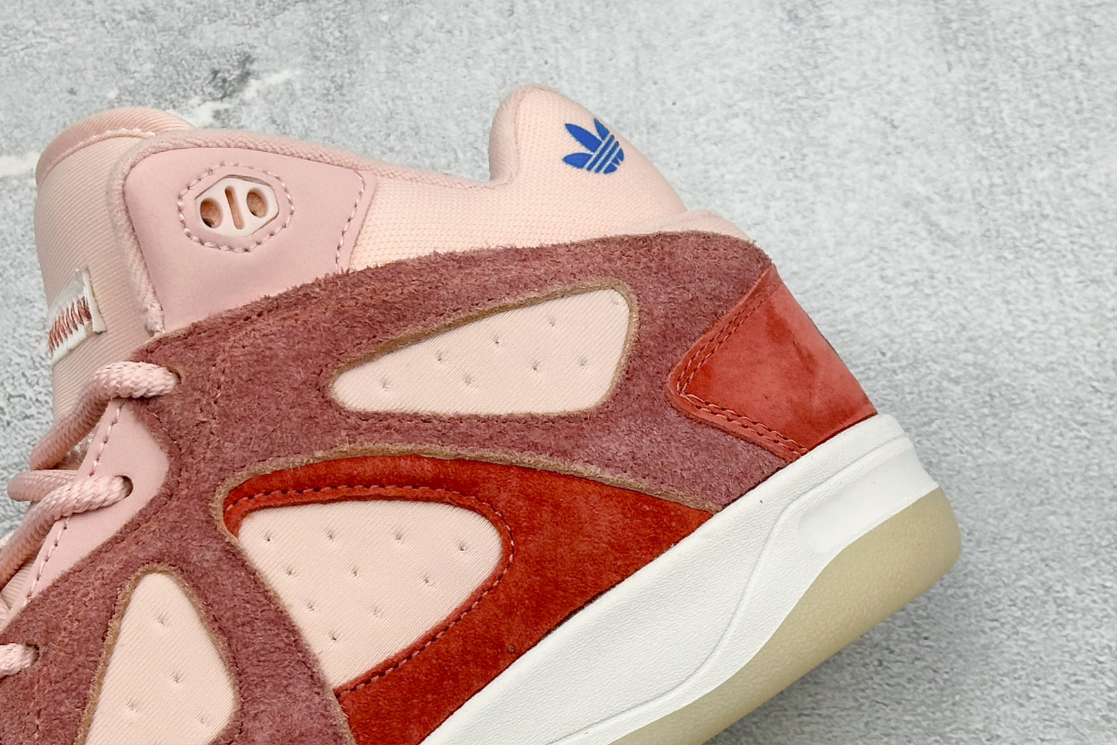 HZ版Adidas x Bad Bunny Badbo 1.0 阿迪达斯经典百搭篮球鞋 货号：JS3885 尺码：36 