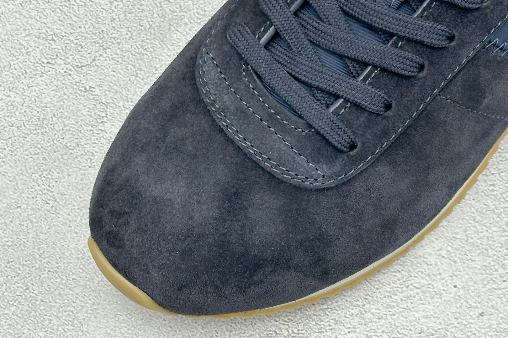 Loro Piana 诺悠翩雅 Walk Wish新款运动鞋. 2026最新配色,时尚休闲运动德训鞋 鞋面:高丝光牛反绒 Loro Piana 诺悠翩雅 Walk Wish新款运动鞋. 2026最新配色,时尚休闲运动德训鞋 鞋面:高丝光牛反绒