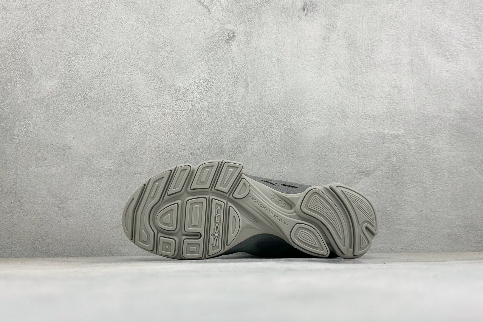 ECCO爱步休闲运动鞋男透气跑步鞋 健步BIOM2.1越野 广东纯原版本 鞋面采用GORE-TEX防水薄膜内衬 提供透气