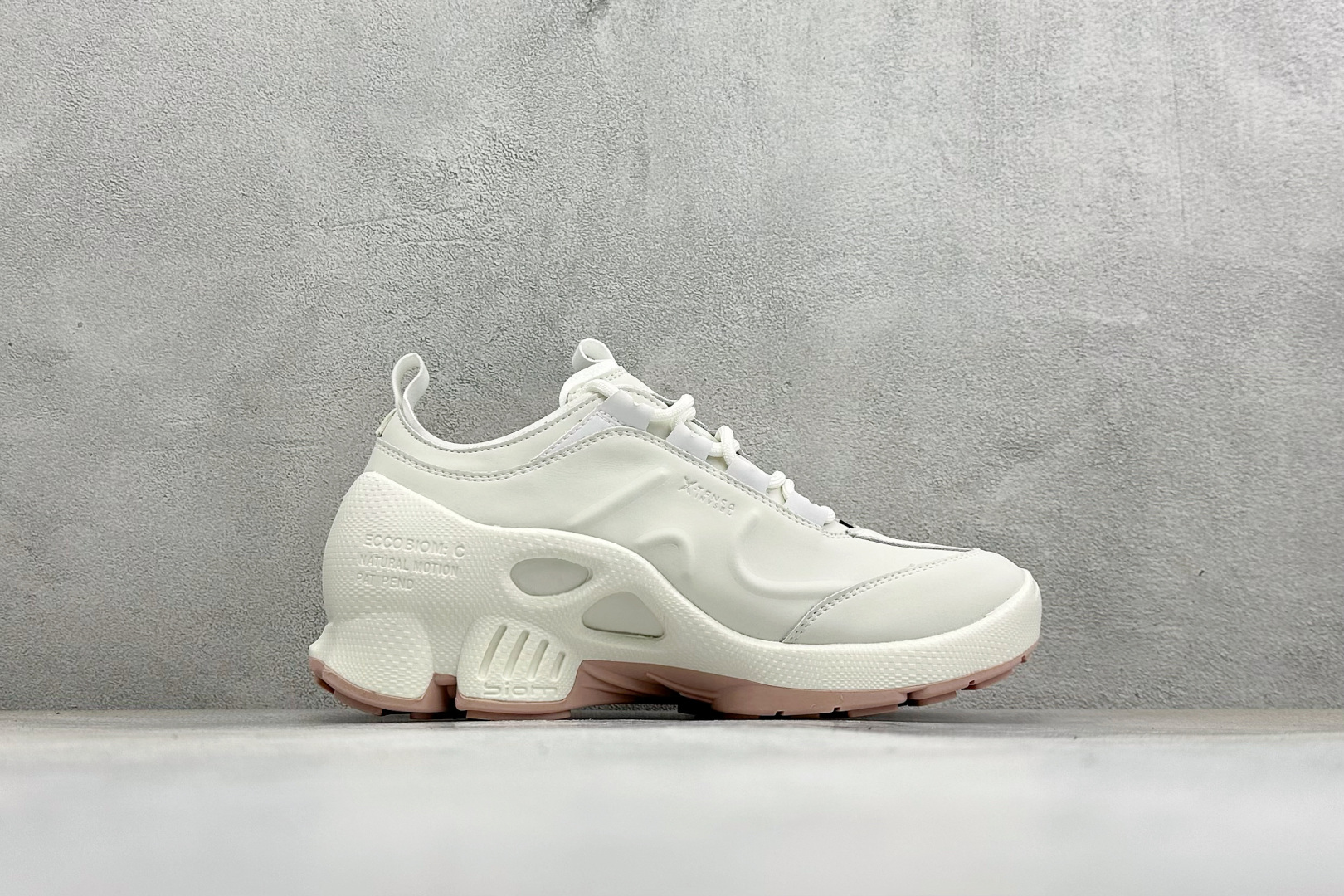 ECCO爱步休闲运动鞋男透气跑步鞋 健步BIOM2.1越野 广东纯原版本 鞋面采用GORE-TEX防水薄膜内衬 提供透气