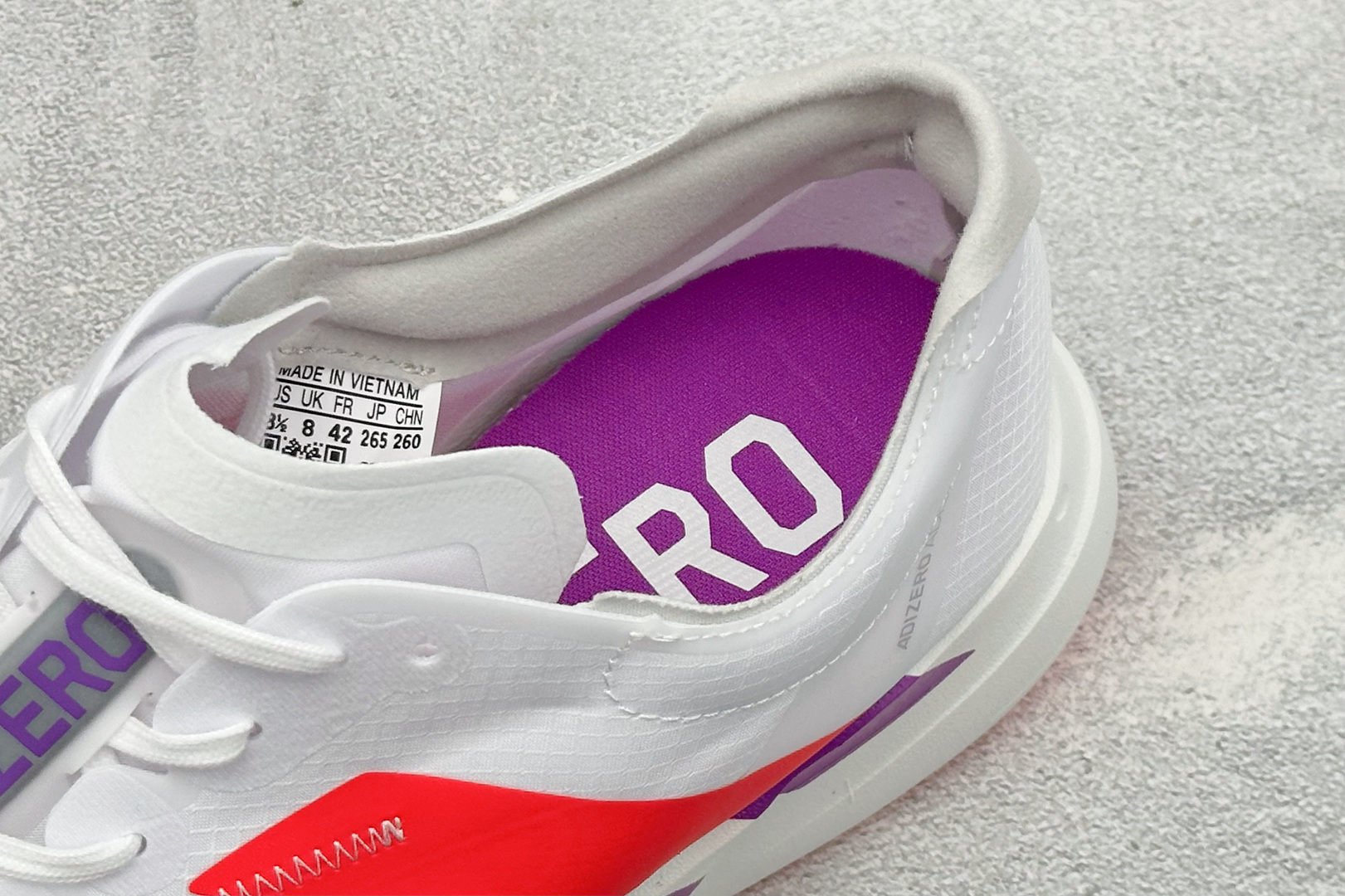 Y-3 x Adidas Adizero Adios 4 阿迪透气轻盈低帮跑步鞋 货号：KZ9020 尺码：36 36.
