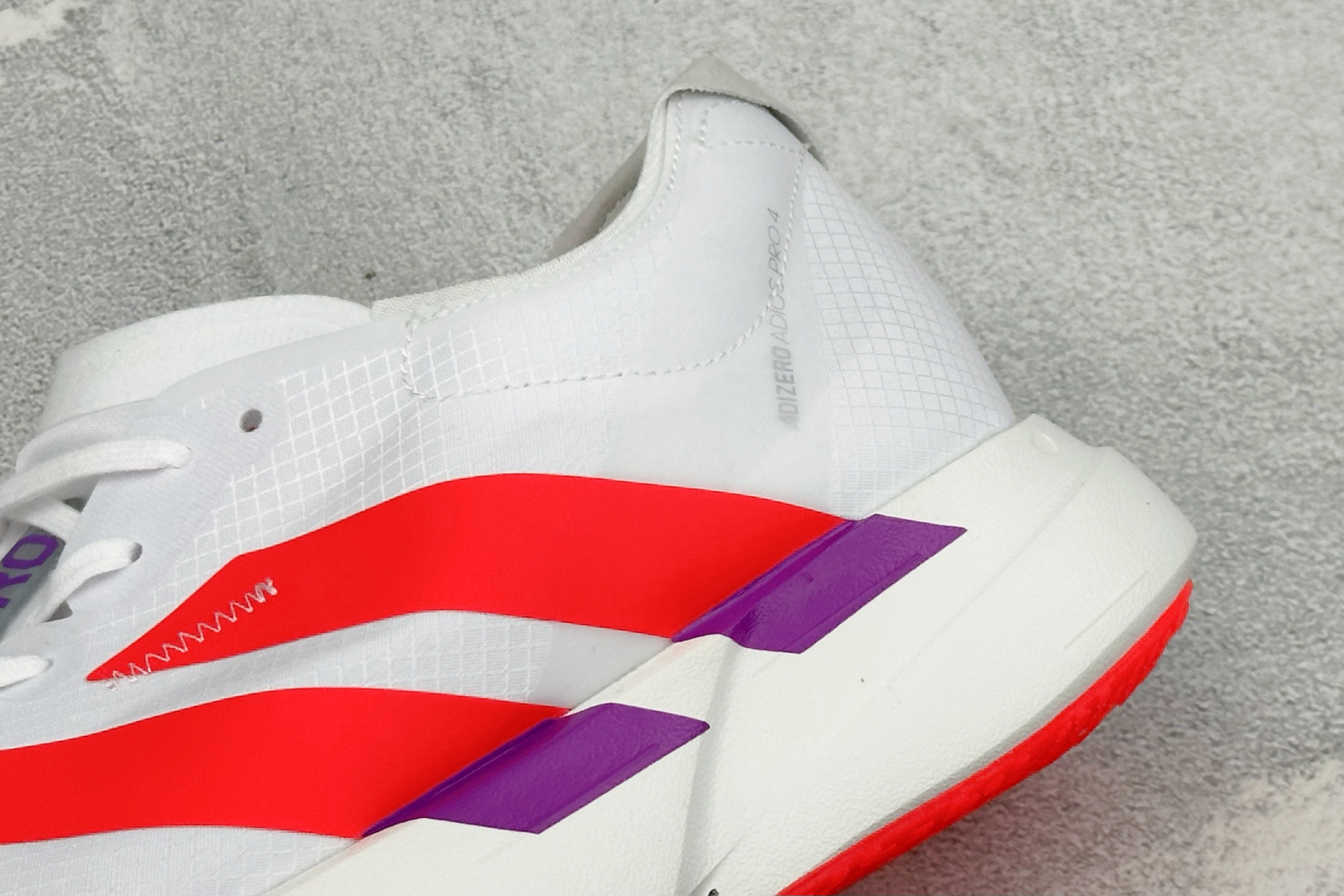 Y-3 x Adidas Adizero Adios 4 阿迪透气轻盈低帮跑步鞋 货号：KZ9020 尺码：36 36.