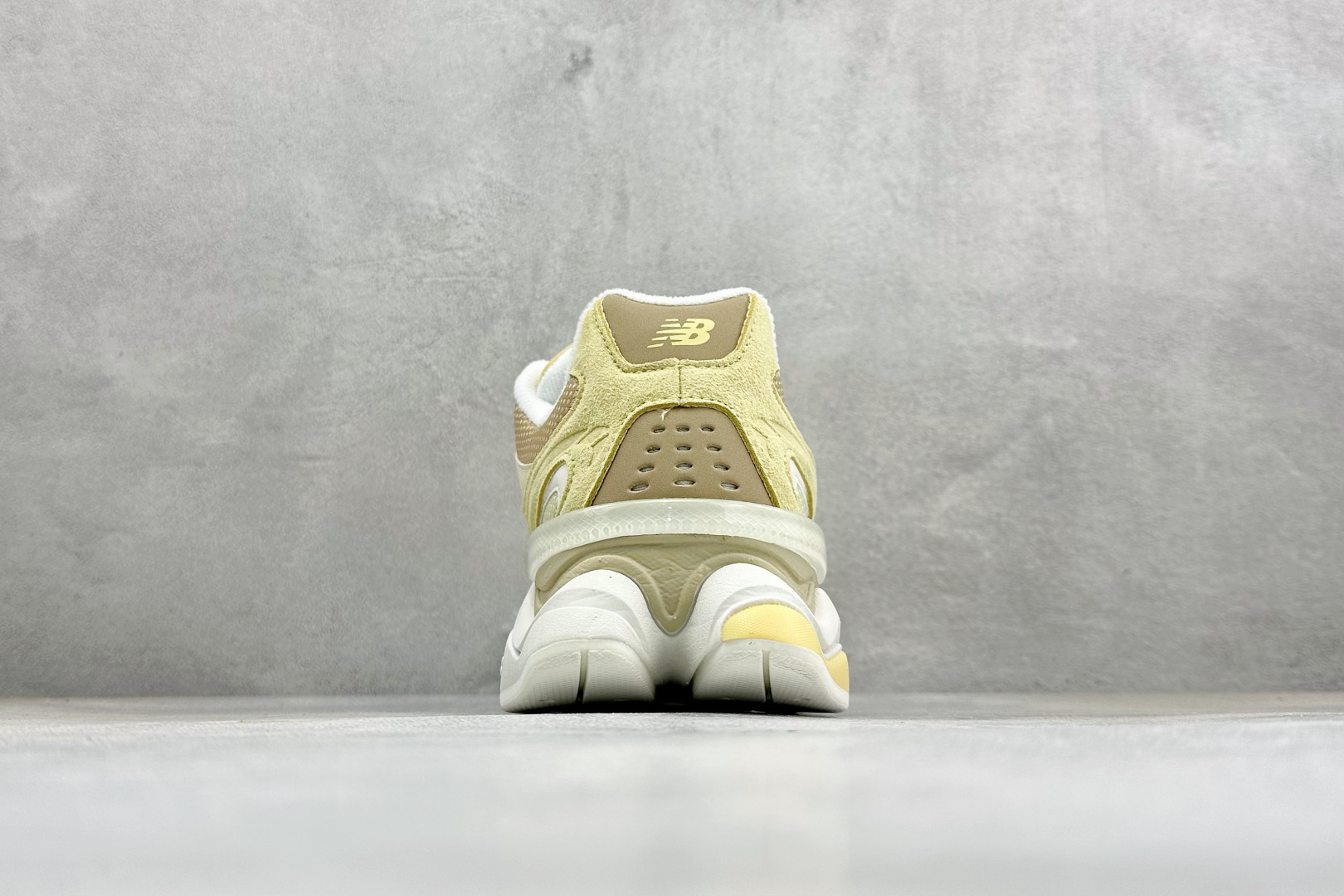 BF版New Balance 9060系列 新百伦 复古休闲运动慢跑鞋 鞋面大身由空间双格及磨砂鞋面拼接而生 采用大面积