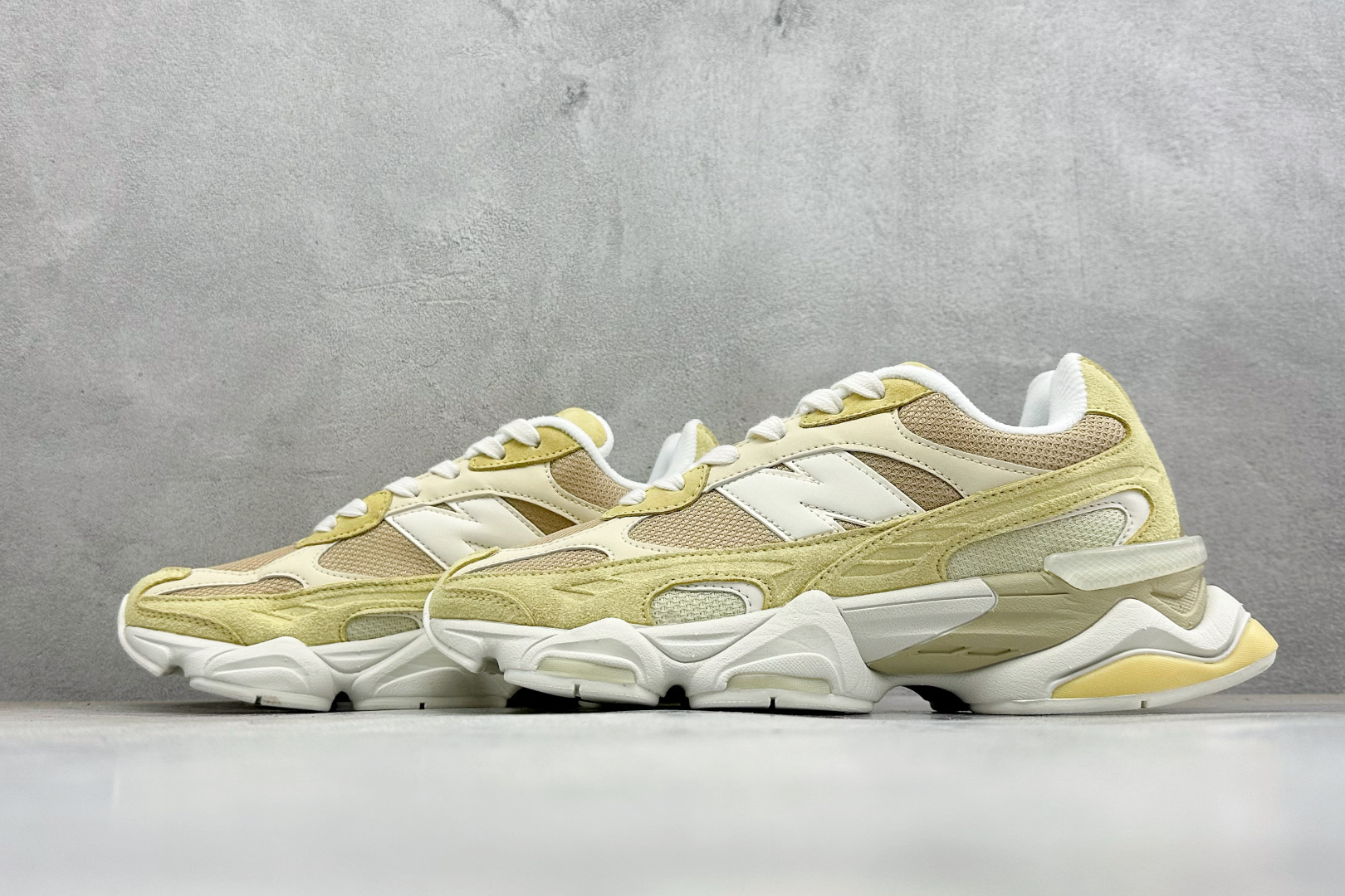 BF版New Balance 9060系列 新百伦 复古休闲运动慢跑鞋 鞋面大身由空间双格及磨砂鞋面拼接而生 采用大面积