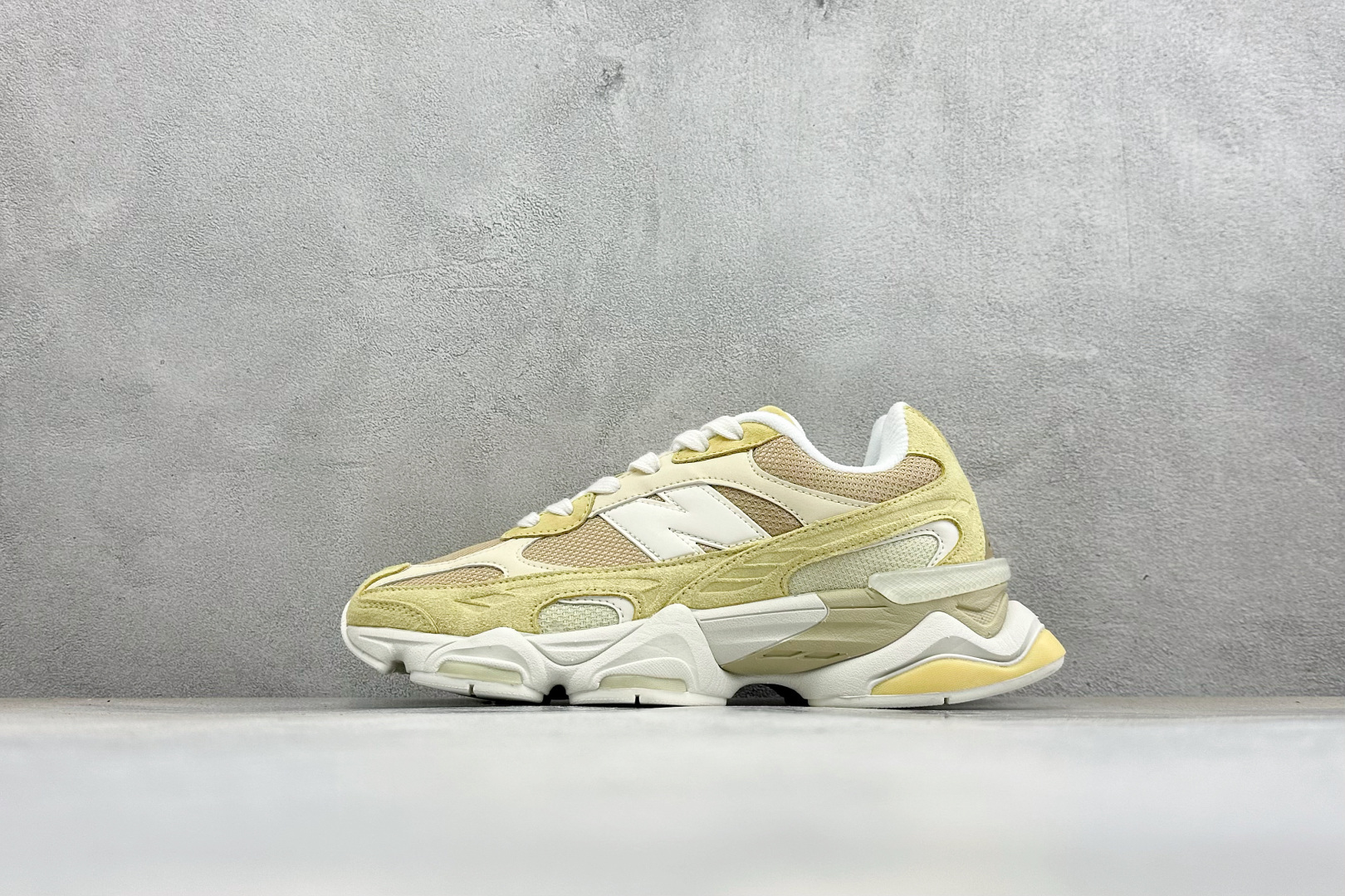 BF版New Balance 9060系列 新百伦 复古休闲运动慢跑鞋 鞋面大身由空间双格及磨砂鞋面拼接而生 采用大面积