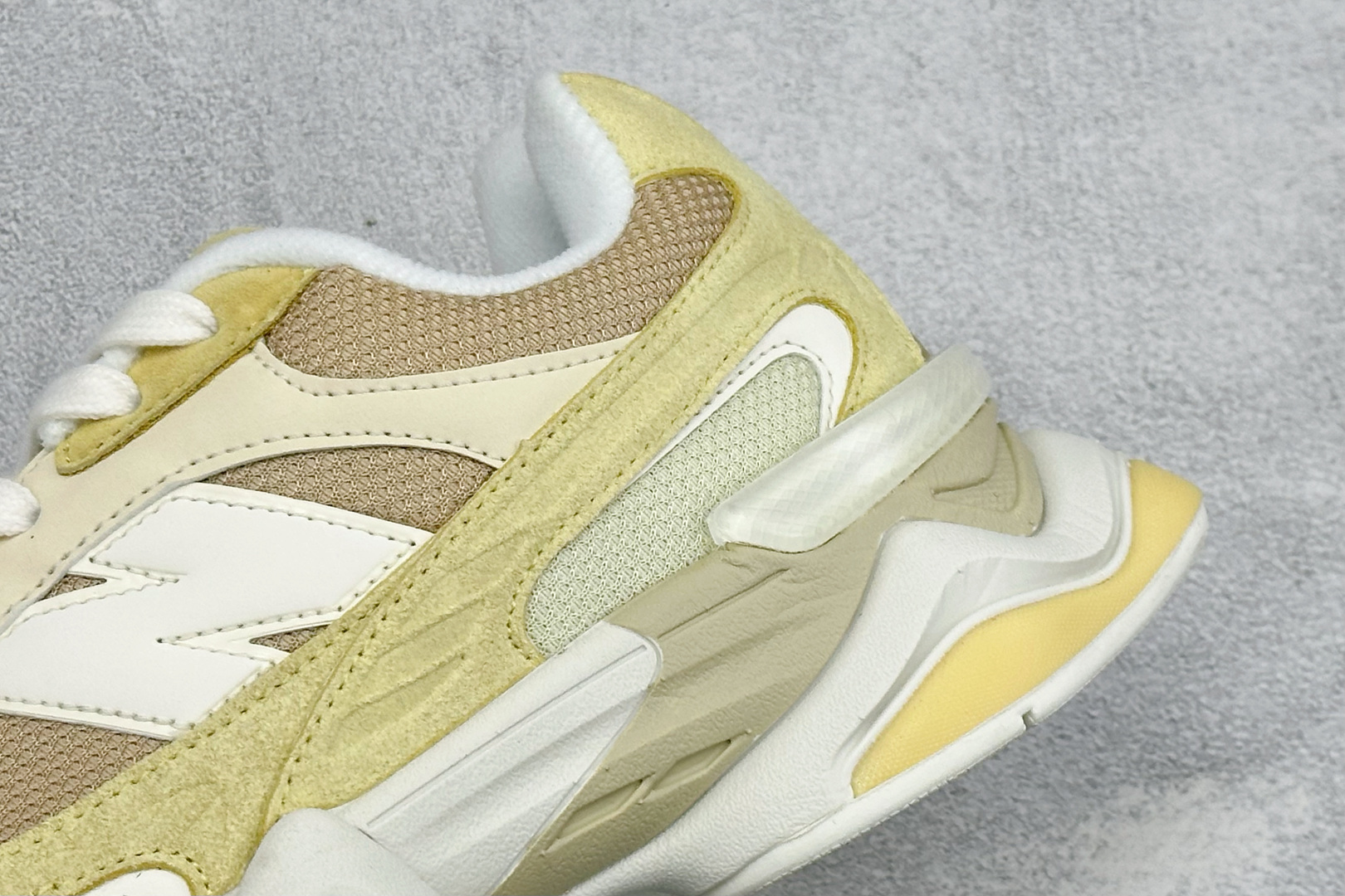 BF版New Balance 9060系列 新百伦 复古休闲运动慢跑鞋 鞋面大身由空间双格及磨砂鞋面拼接而生 采用大面积