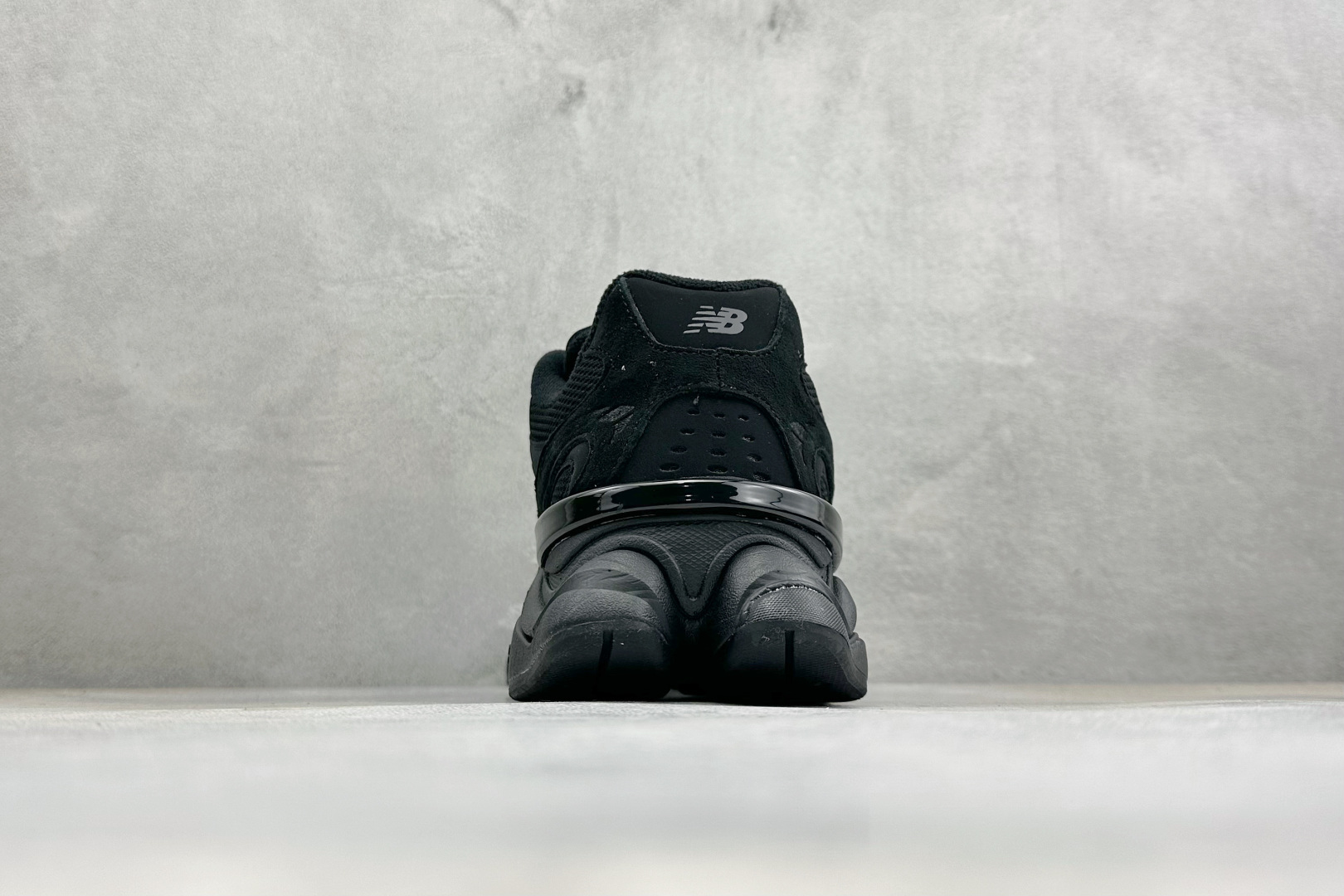 BF版New Balance 9060系列 新百伦 复古休闲运动慢跑鞋 鞋面大身由空间双格及磨砂鞋面拼接而生 采用大面积