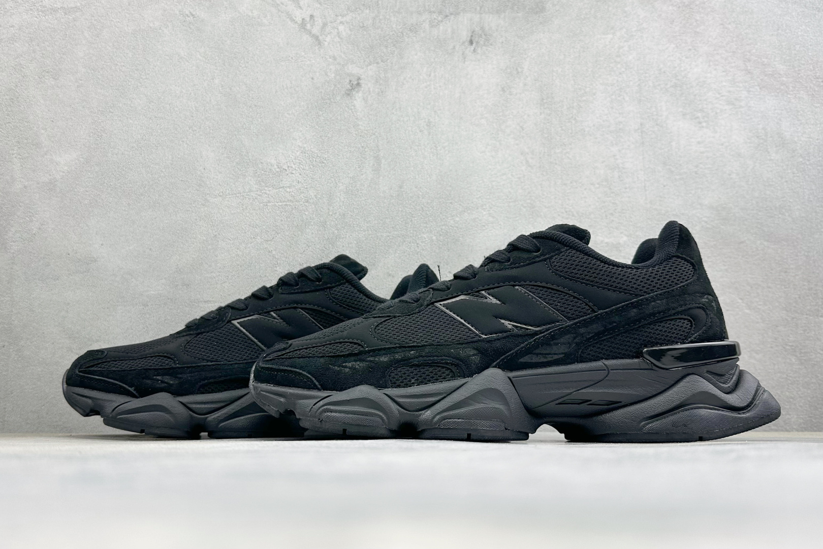 BF版New Balance 9060系列 新百伦 复古休闲运动慢跑鞋 鞋面大身由空间双格及磨砂鞋面拼接而生 采用大面积