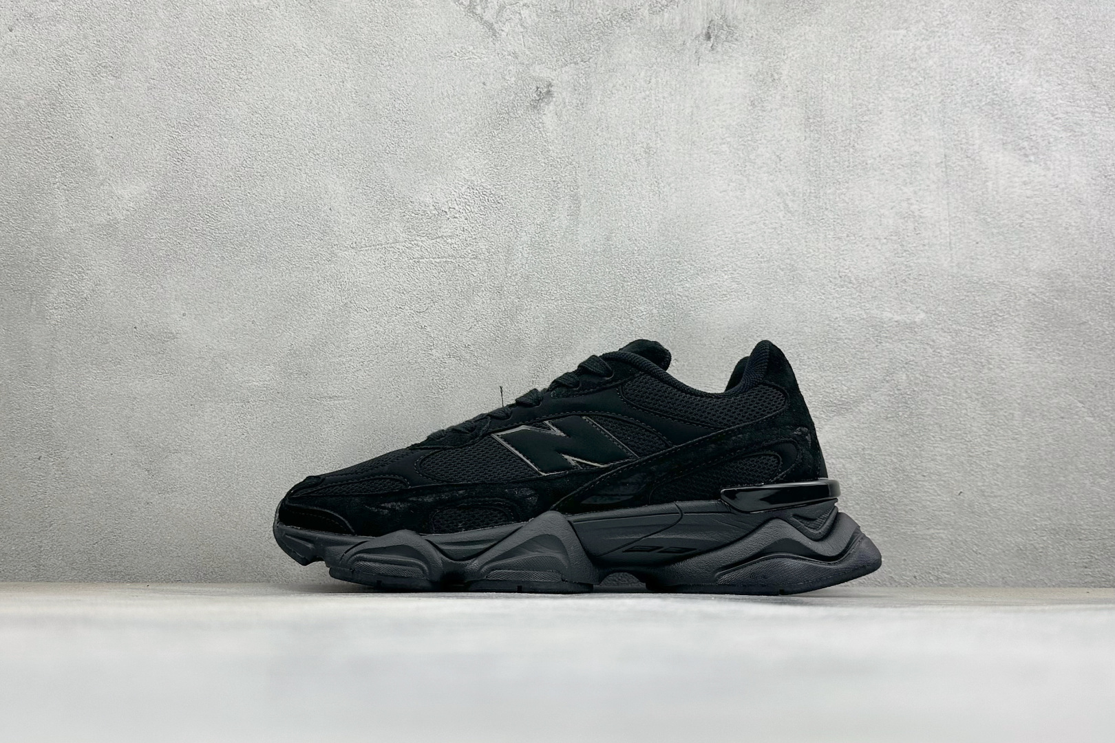 BF版New Balance 9060系列 新百伦 复古休闲运动慢跑鞋 鞋面大身由空间双格及磨砂鞋面拼接而生 采用大面积