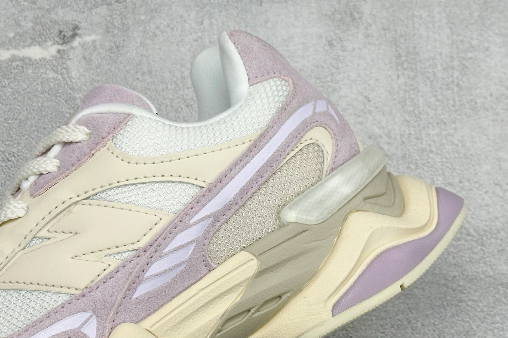 BF版New Balance 9060系列 新百伦 复古休闲运动慢跑鞋 鞋面大身由空间双格及磨砂鞋面拼接而生 采用大面积
