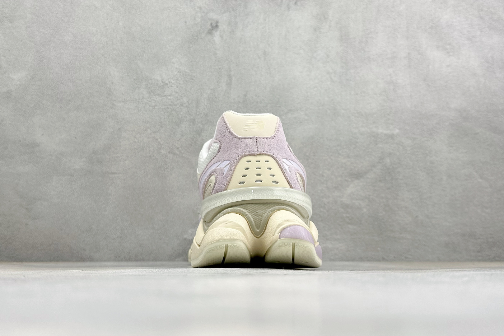 BF版New Balance 9060系列 新百伦 复古休闲运动慢跑鞋 鞋面大身由空间双格及磨砂鞋面拼接而生 采用大面积