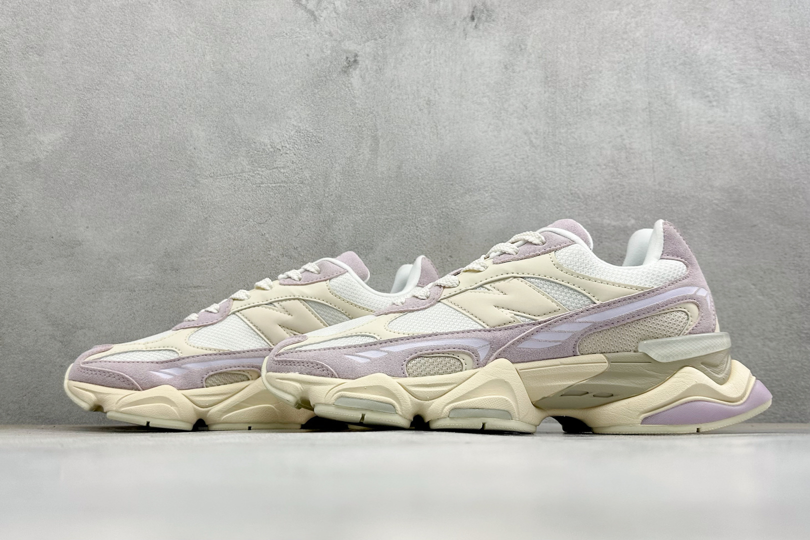 BF版New Balance 9060系列 新百伦 复古休闲运动慢跑鞋 鞋面大身由空间双格及磨砂鞋面拼接而生 采用大面积