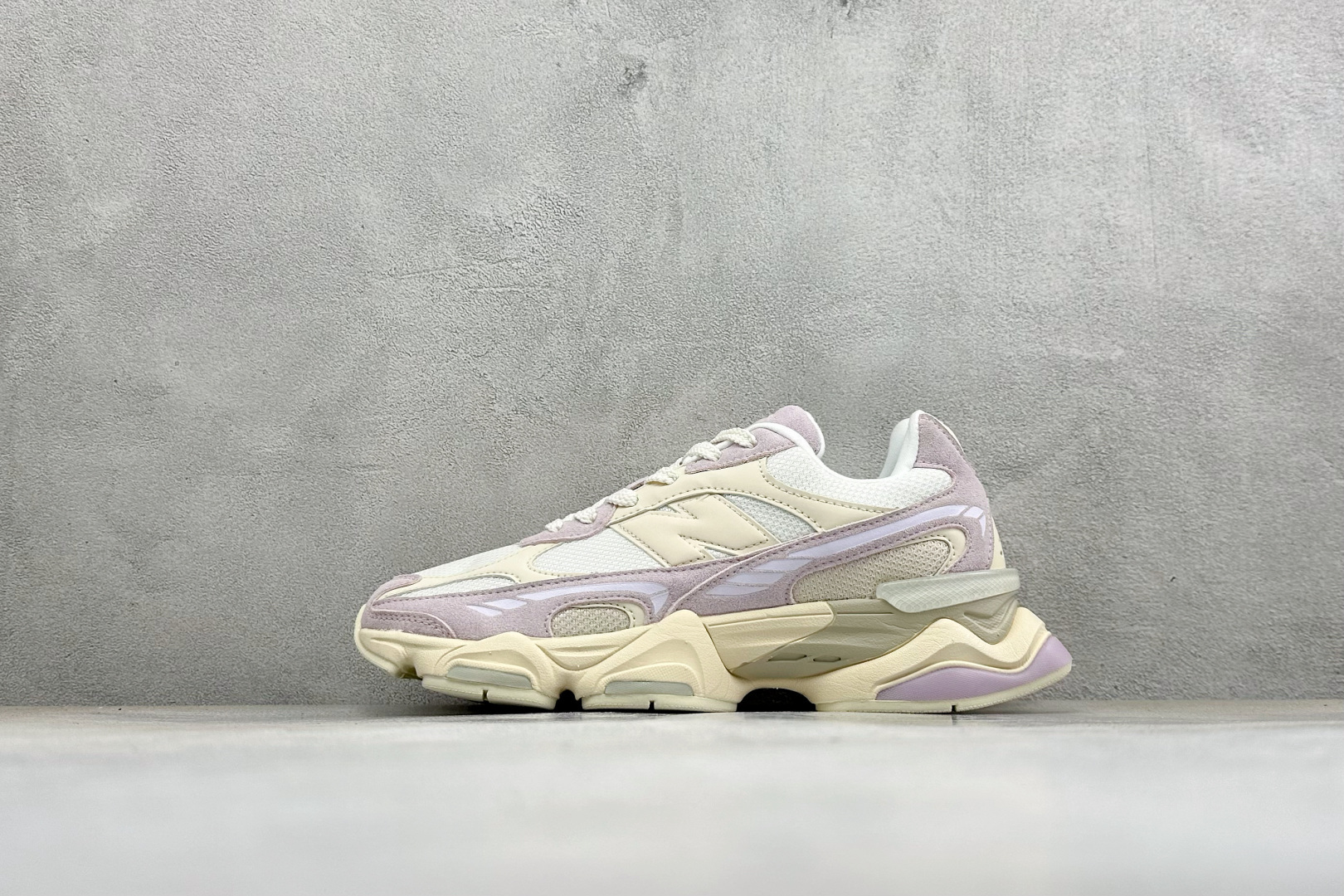 BF版New Balance 9060系列 新百伦 复古休闲运动慢跑鞋 鞋面大身由空间双格及磨砂鞋面拼接而生 采用大面积