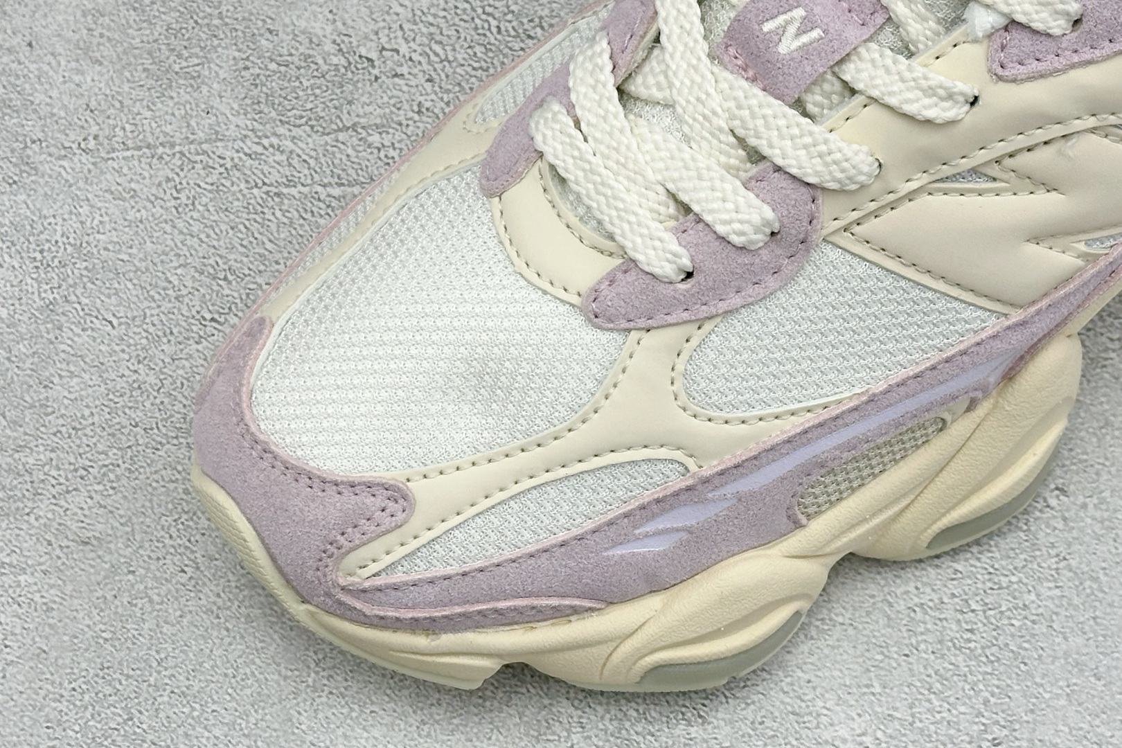 BF版New Balance 9060系列 新百伦 复古休闲运动慢跑鞋 鞋面大身由空间双格及磨砂鞋面拼接而生 采用大面积