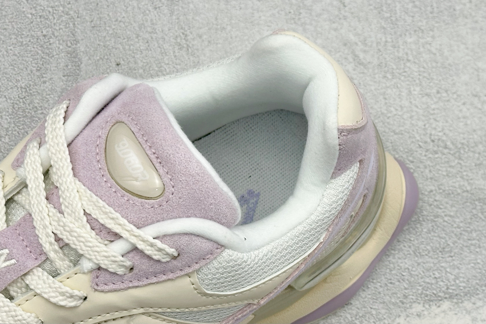 BF版New Balance 9060系列 新百伦 复古休闲运动慢跑鞋 鞋面大身由空间双格及磨砂鞋面拼接而生 采用大面积