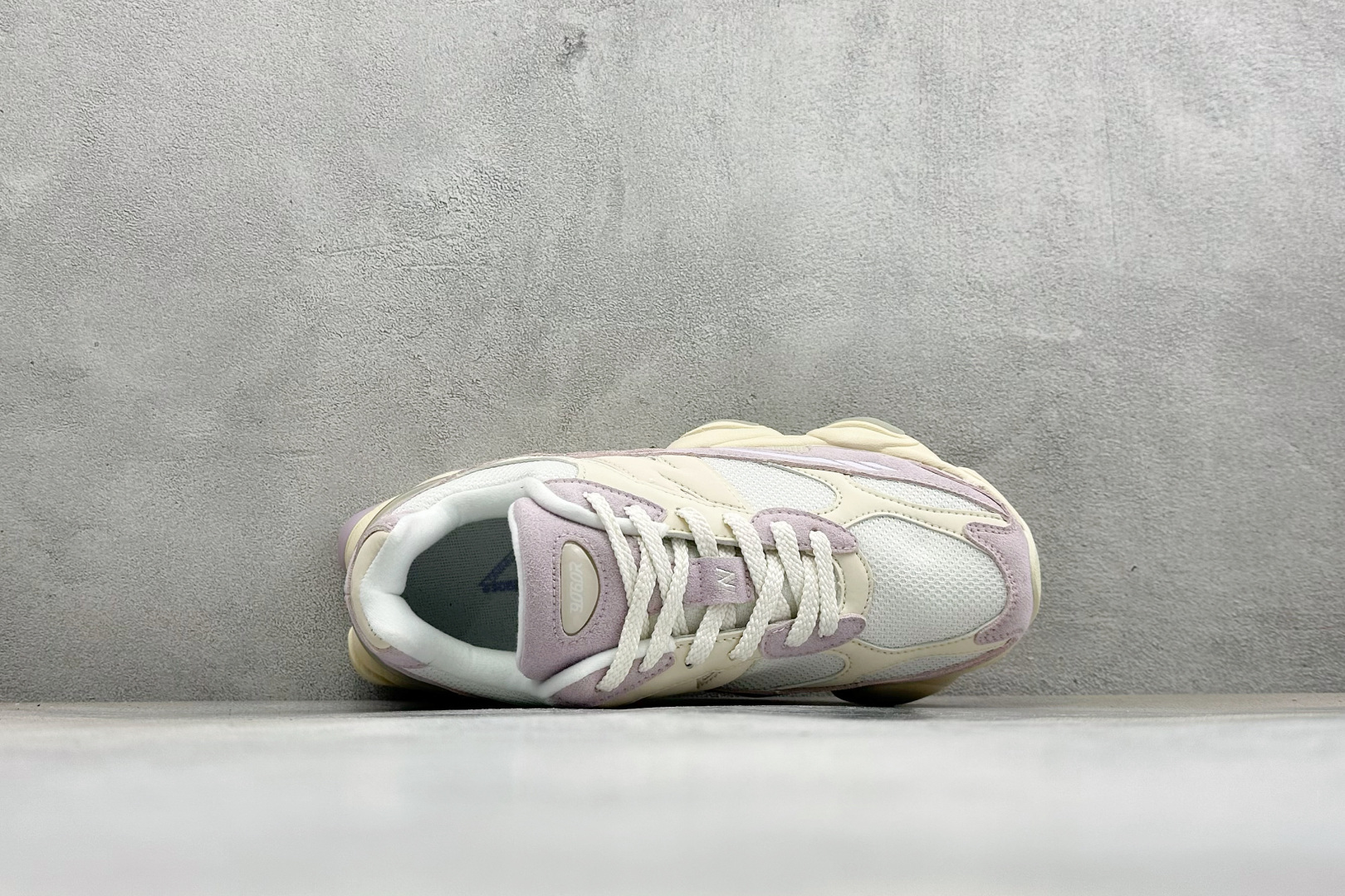 BF版New Balance 9060系列 新百伦 复古休闲运动慢跑鞋 鞋面大身由空间双格及磨砂鞋面拼接而生 采用大面积