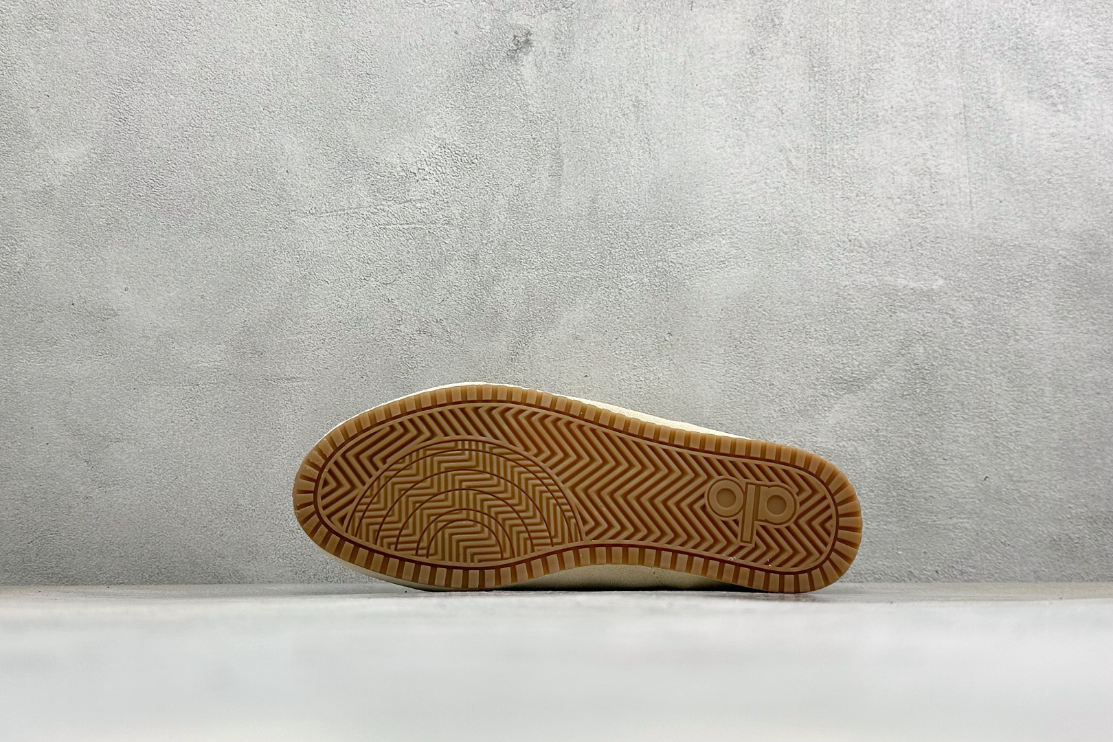 S2版Alo Yoga Sunset Sneaker 薄底徳训生活休闲鞋  #采用柔软翻毛皮鞋面+贴合脚型的记忆鞋垫，鞋