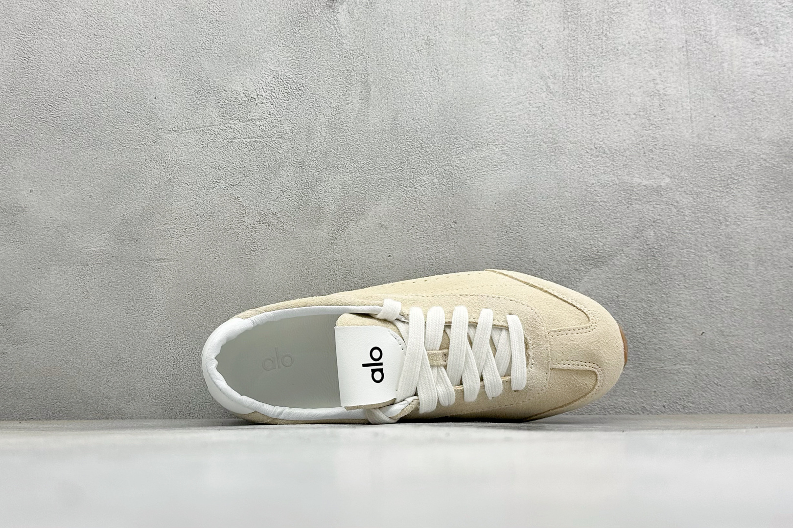 S2版Alo Yoga Sunset Sneaker 薄底徳训生活休闲鞋  #采用柔软翻毛皮鞋面+贴合脚型的记忆鞋垫，鞋