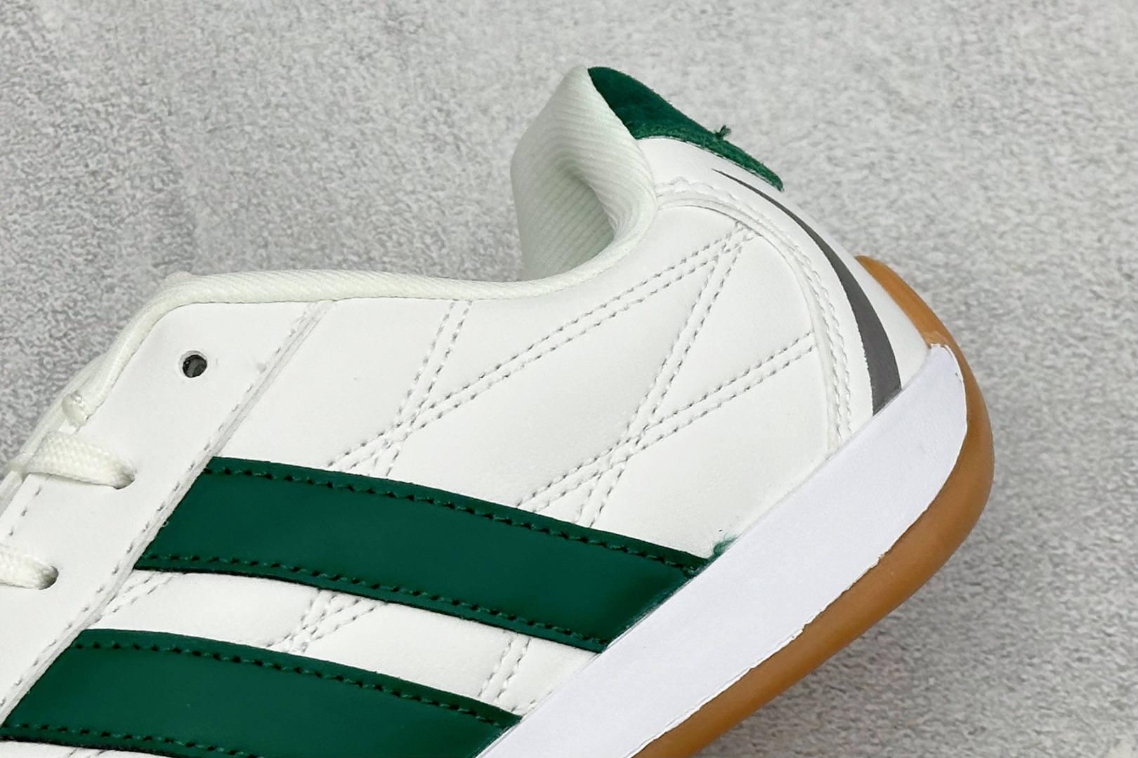 DZ版Adidas Adipista Trainers 防滑耐磨休闲鞋 货号 :HQ7403 尺码:36 36.5 37 DZ版Adidas Adipista Trainers 防滑耐磨休闲鞋 货号 :HQ7403 尺码:36 36.5 37