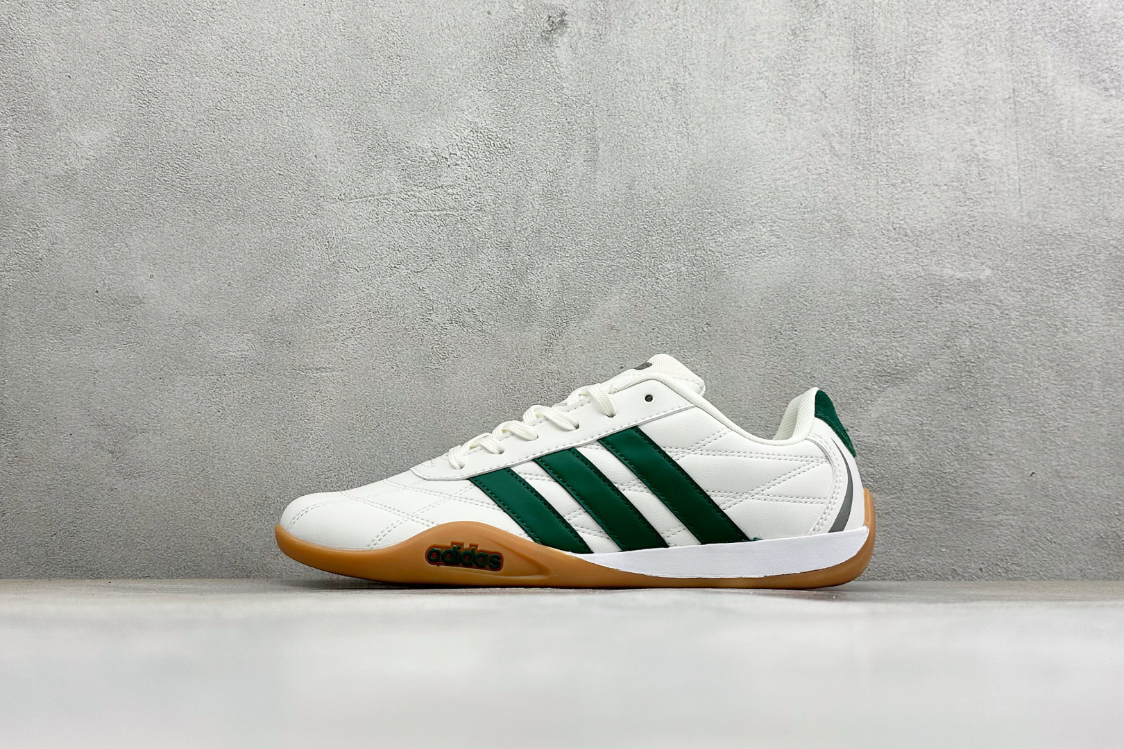 DZ版Adidas Adipista Trainers 防滑耐磨休闲鞋 货号 ：HQ7403 尺码：36 36.5 37