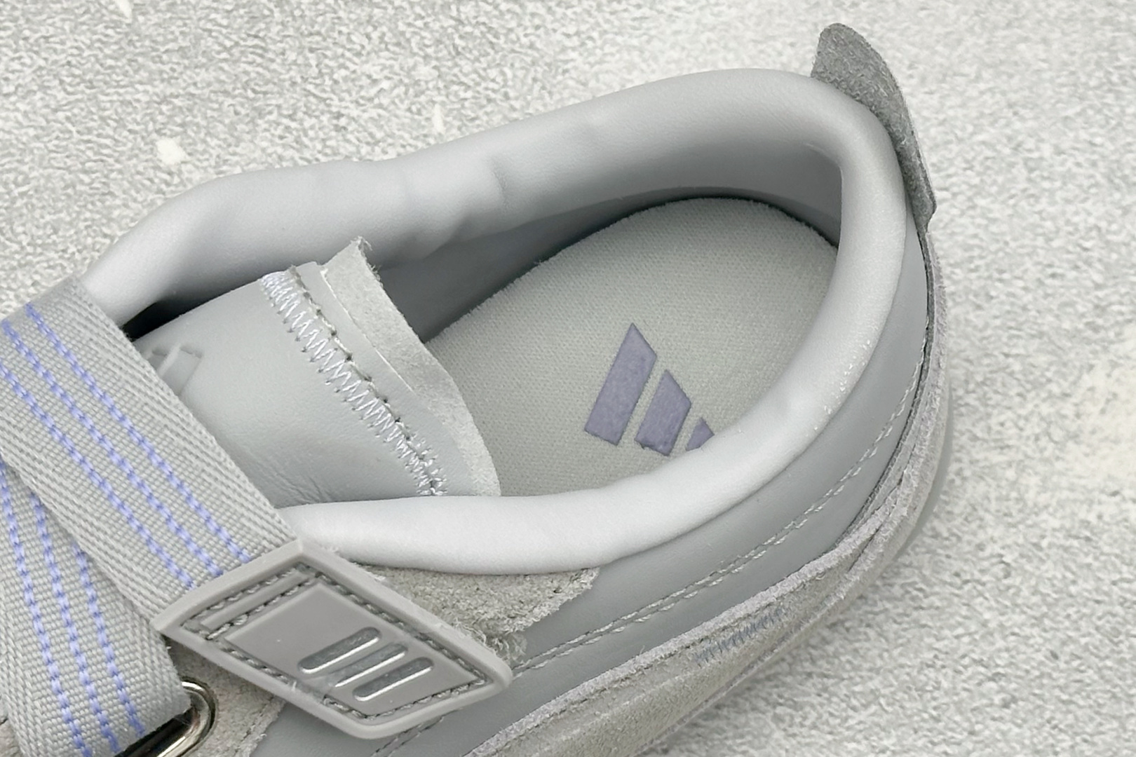 终端放店 XH版Adidas Urban Reverie 阿迪舒适时尚魔术贴防滑耐磨生活休闲鞋  货号：JQ9391 尺