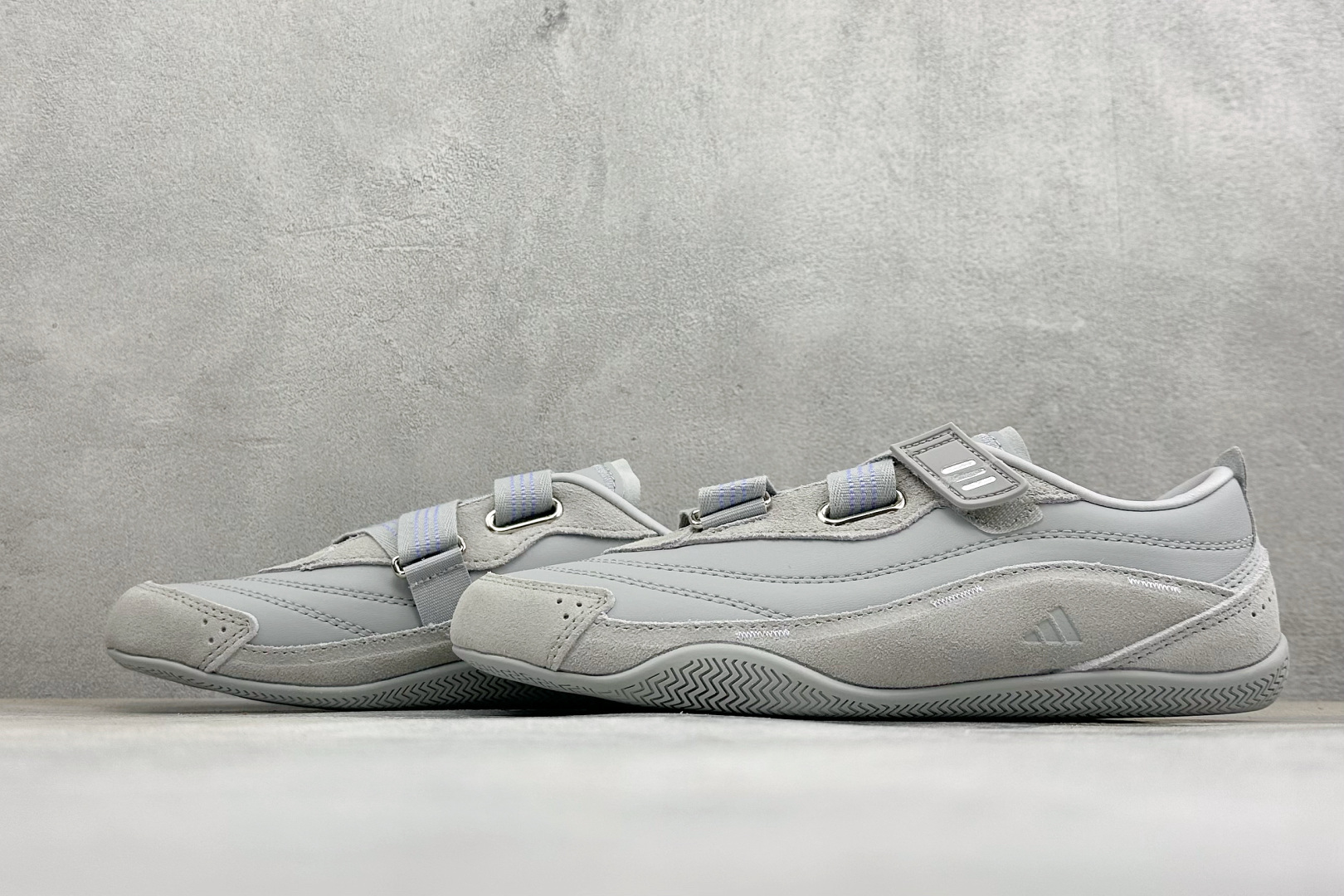 终端放店 XH版Adidas Urban Reverie 阿迪舒适时尚魔术贴防滑耐磨生活休闲鞋  货号：JQ9391 尺