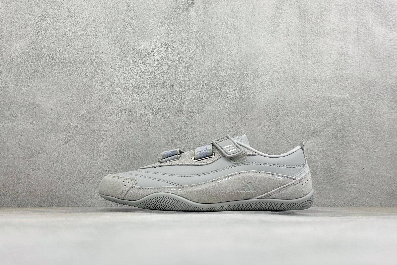 终端放店 XH版Adidas Urban Reverie 阿迪舒适时尚魔术贴防滑耐磨生活休闲鞋  货号：JQ9391 尺
