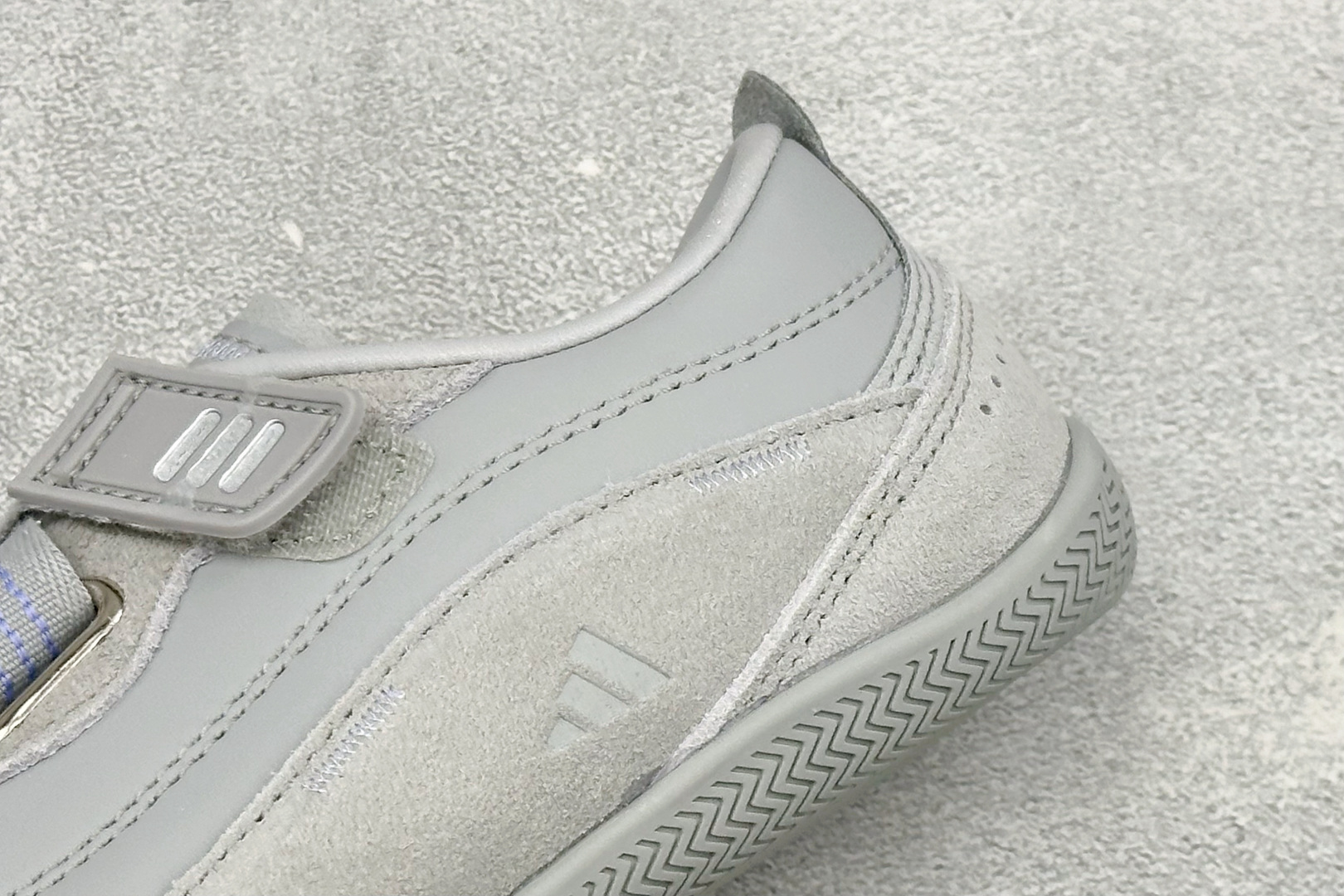 终端放店 XH版Adidas Urban Reverie 阿迪舒适时尚魔术贴防滑耐磨生活休闲鞋  货号：JQ9391 尺