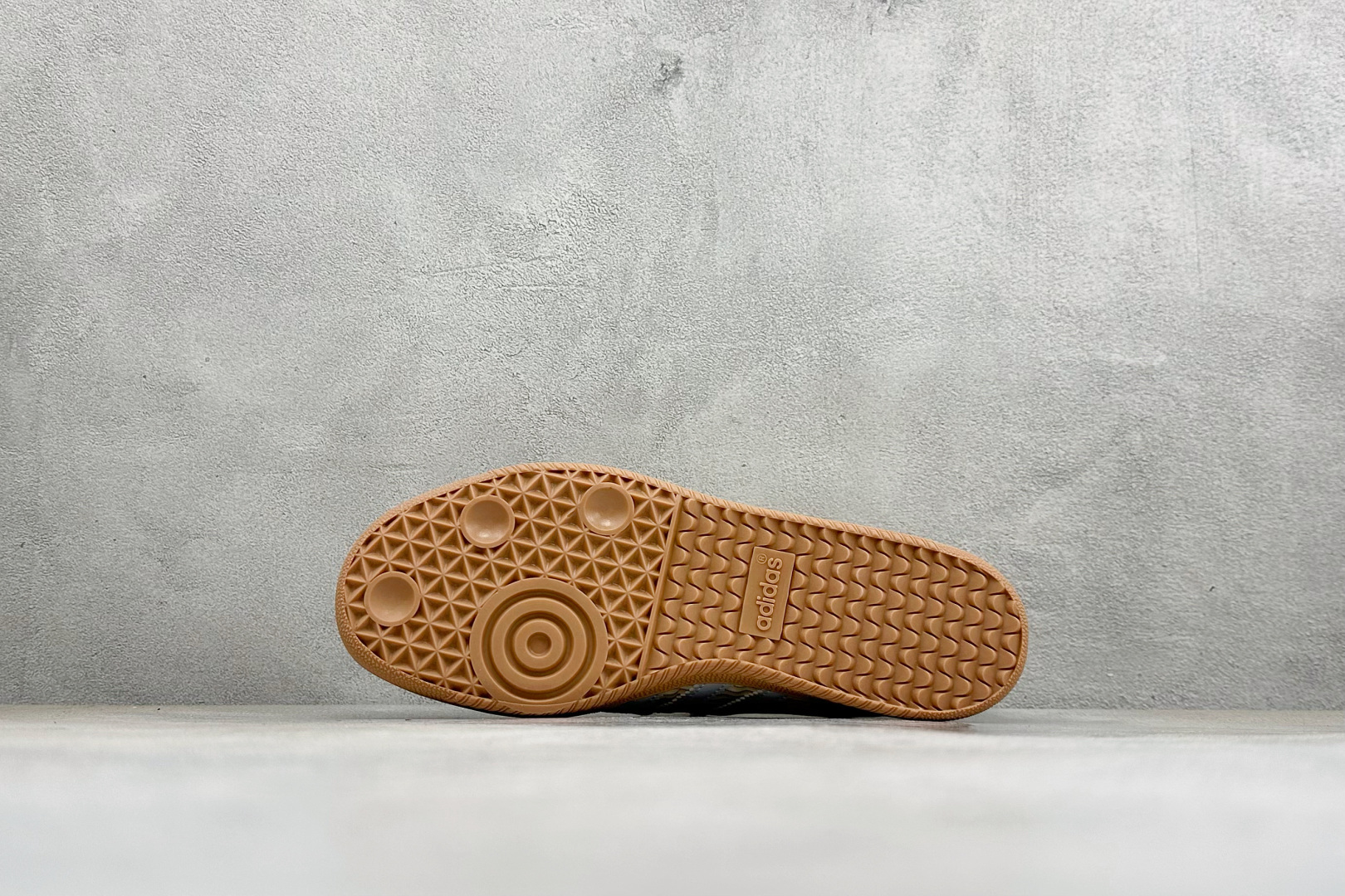 FX版Adidas三叶草SAMBA Jane W 玛丽珍鞋 该鞋款鞋面采用多种材料拼接(缝/车线) Superstar系 FX版Adidas三叶草SAMBA Jane W 玛丽珍鞋 该鞋款鞋面采用多种材料拼接(缝/车线) Superstar系