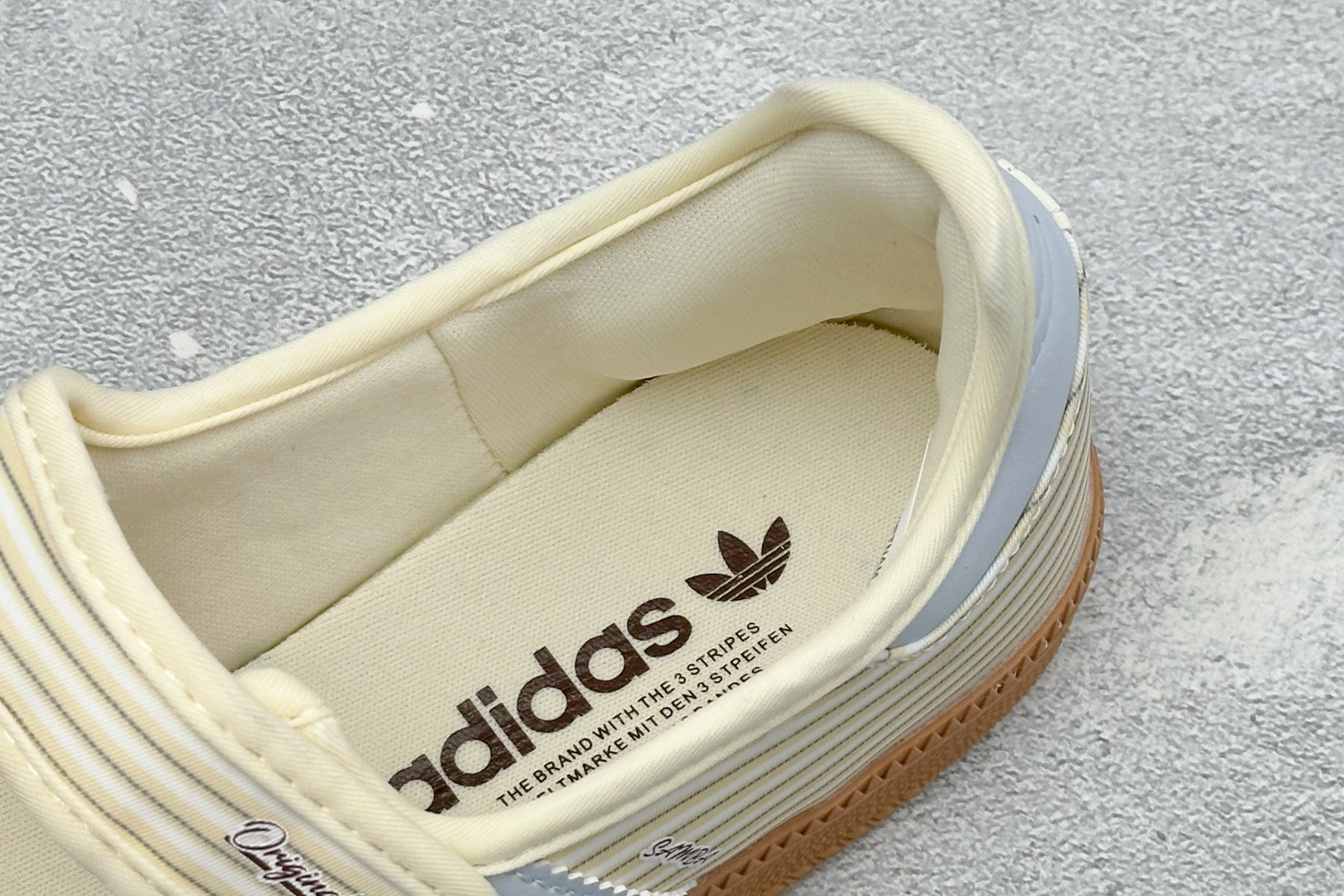 FX版Adidas三叶草SAMBA Jane W 玛丽珍鞋 该鞋款鞋面采用多种材料拼接(缝/车线) Superstar系 FX版Adidas三叶草SAMBA Jane W 玛丽珍鞋 该鞋款鞋面采用多种材料拼接(缝/车线) Superstar系