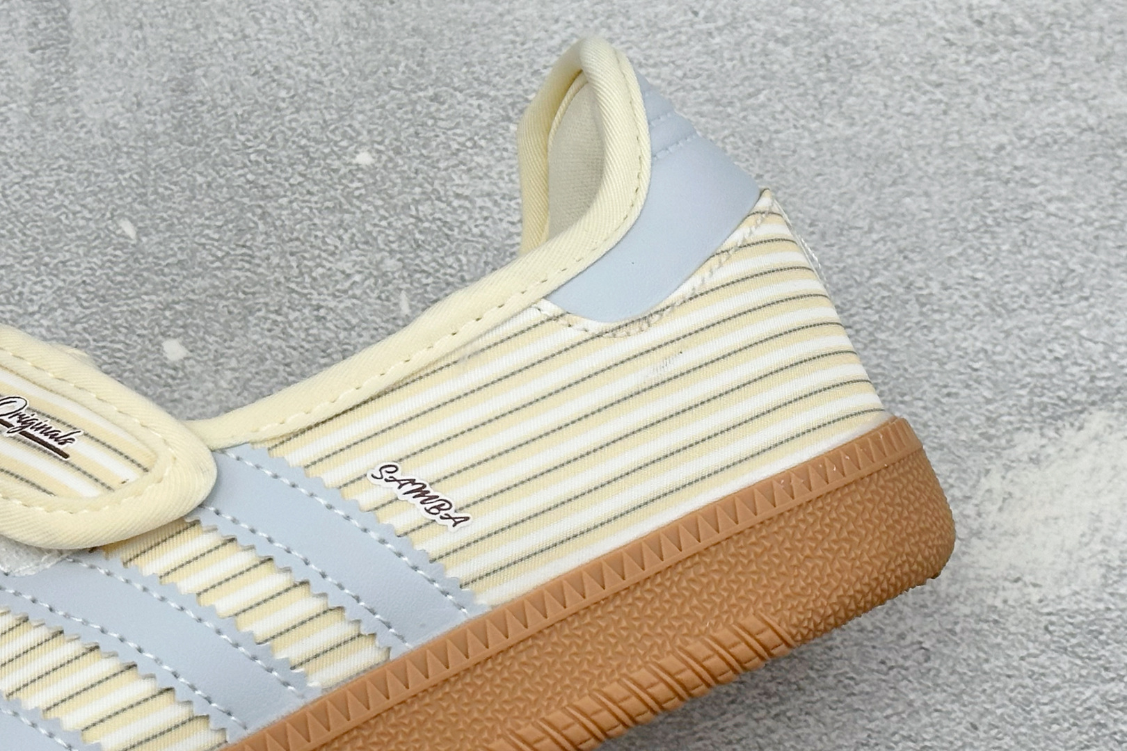 FX版Adidas三叶草SAMBA Jane W 玛丽珍鞋 该鞋款鞋面采用多种材料拼接(缝/车线) Superstar系 FX版Adidas三叶草SAMBA Jane W 玛丽珍鞋 该鞋款鞋面采用多种材料拼接(缝/车线) Superstar系