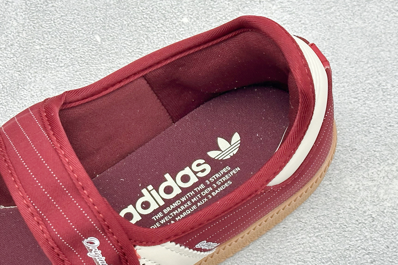 FX版Adidas三叶草SAMBA Jane W 玛丽珍鞋 该鞋款鞋面采用多种材料拼接(缝/车线) Superstar系 FX版Adidas三叶草SAMBA Jane W 玛丽珍鞋 该鞋款鞋面采用多种材料拼接(缝/车线) Superstar系