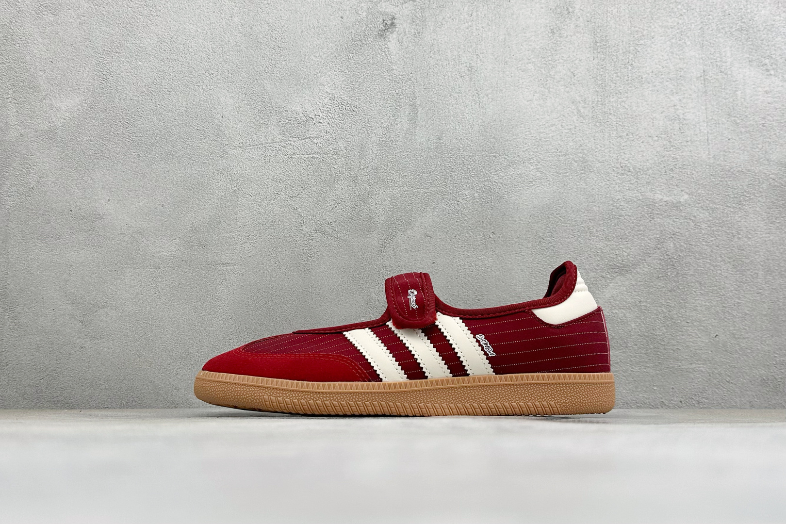 FX版Adidas三叶草SAMBA Jane W 玛丽珍鞋 该鞋款鞋面采用多种材料拼接(缝/车线) Superstar系