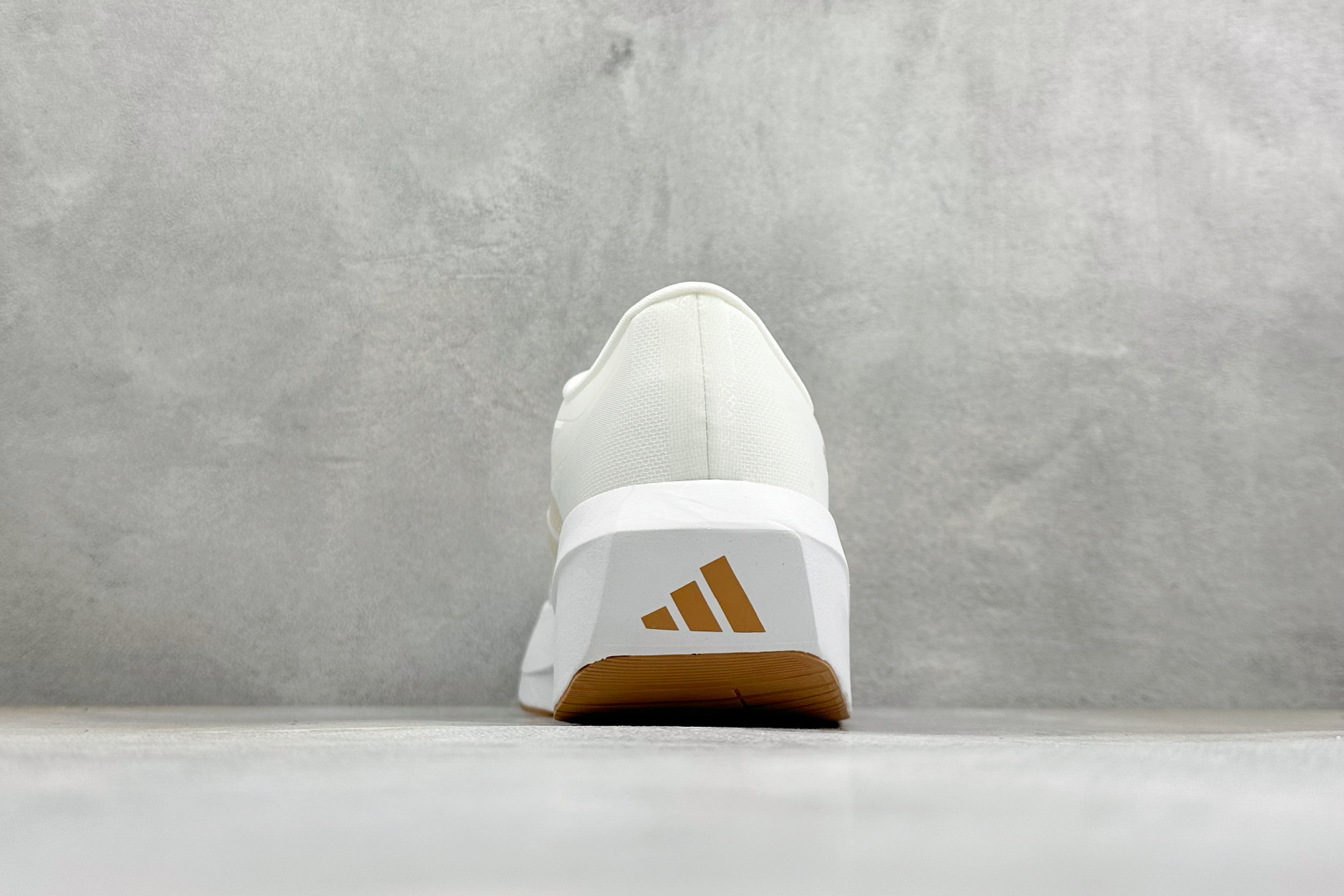 TY版AD ADIZERO EVO SL 2 阿迪超轻透气缓震跑鞋 以令人难以置信的138克重量,刷新了跑鞋轻量化的记录 TY版AD ADIZERO EVO SL 2 阿迪超轻透气缓震跑鞋 以令人难以置信的138克重量,刷新了跑鞋轻量化的记录