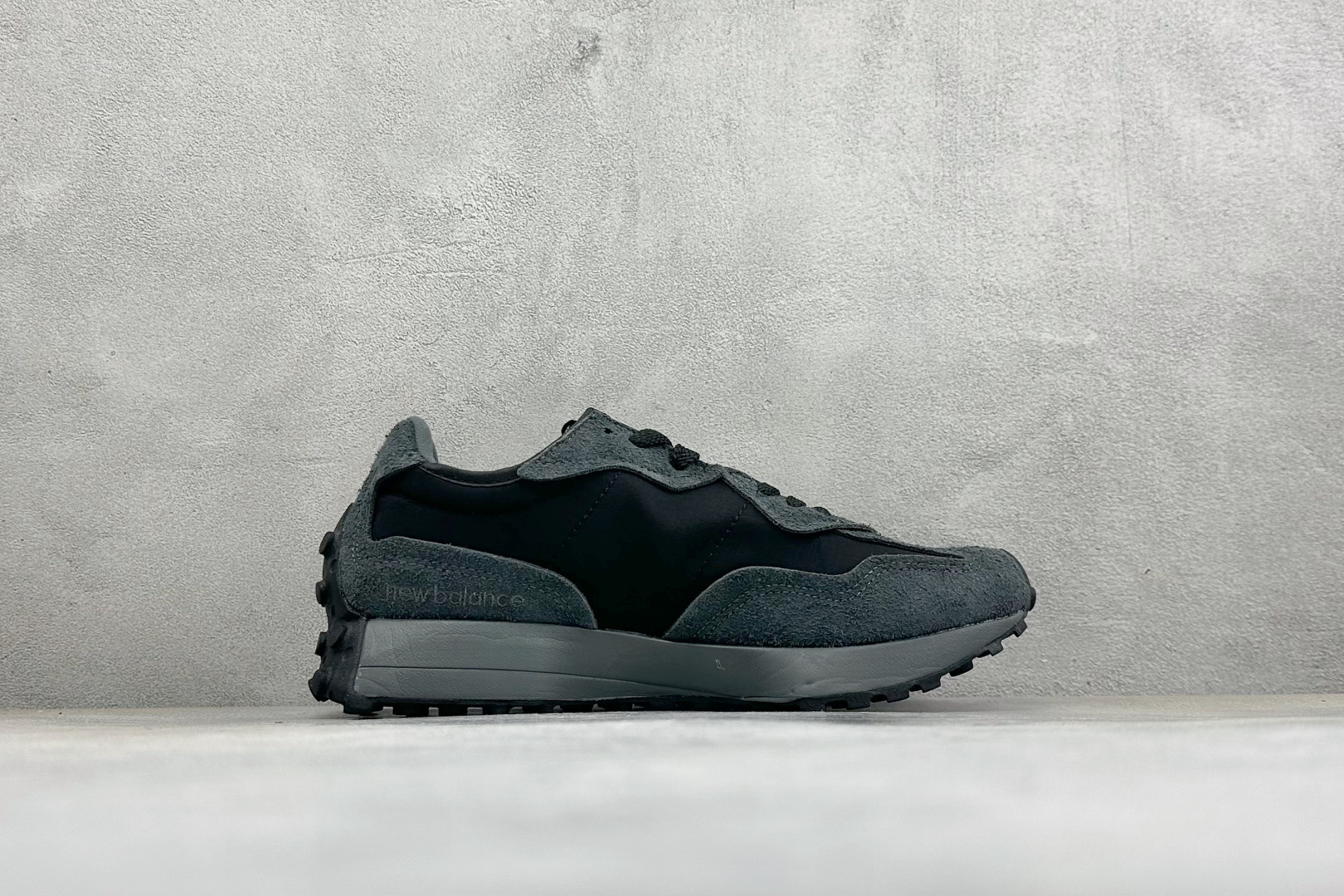 TG福利 New Balance MS327 复古休闲运动慢跑鞋 以更纯粹的复古风格设计打造的全新造型 侧身还以解构设计 TG福利 New Balance MS327 复古休闲运动慢跑鞋 以更纯粹的复古风格设计打造的全新造型 侧身还以解构设计