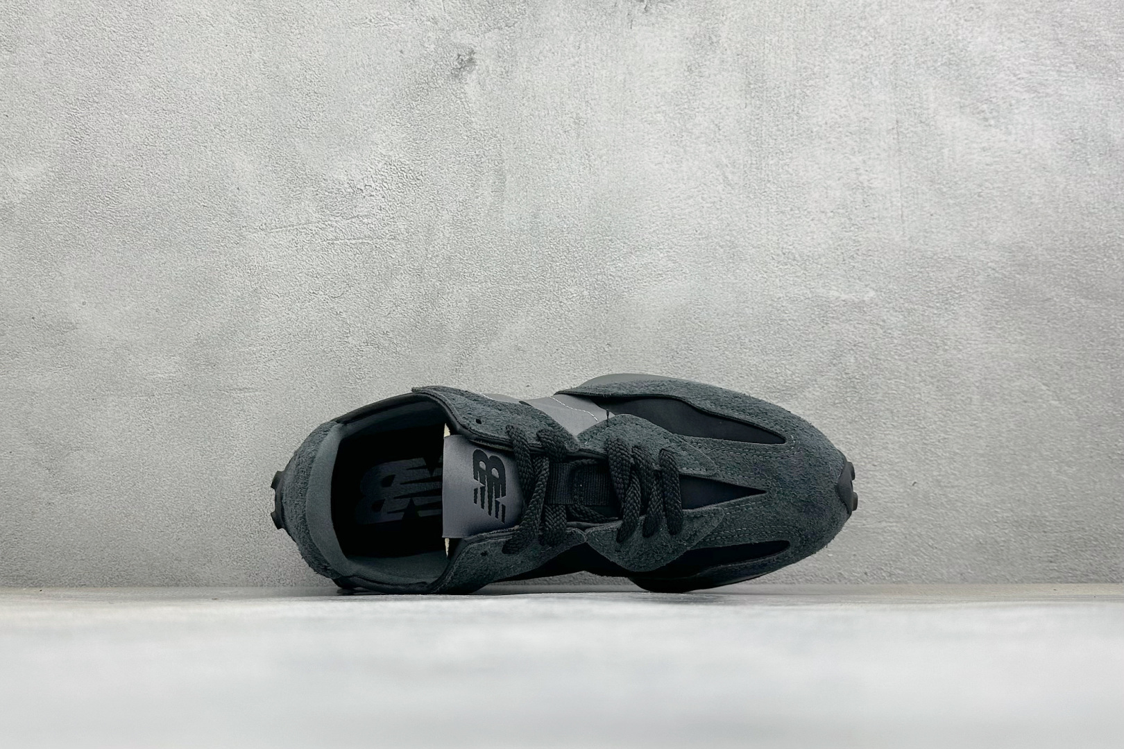 TG福利 New Balance MS327 复古休闲运动慢跑鞋 以更纯粹的复古风格设计打造的全新造型 侧身还以解构设计 TG福利 New Balance MS327 复古休闲运动慢跑鞋 以更纯粹的复古风格设计打造的全新造型 侧身还以解构设计