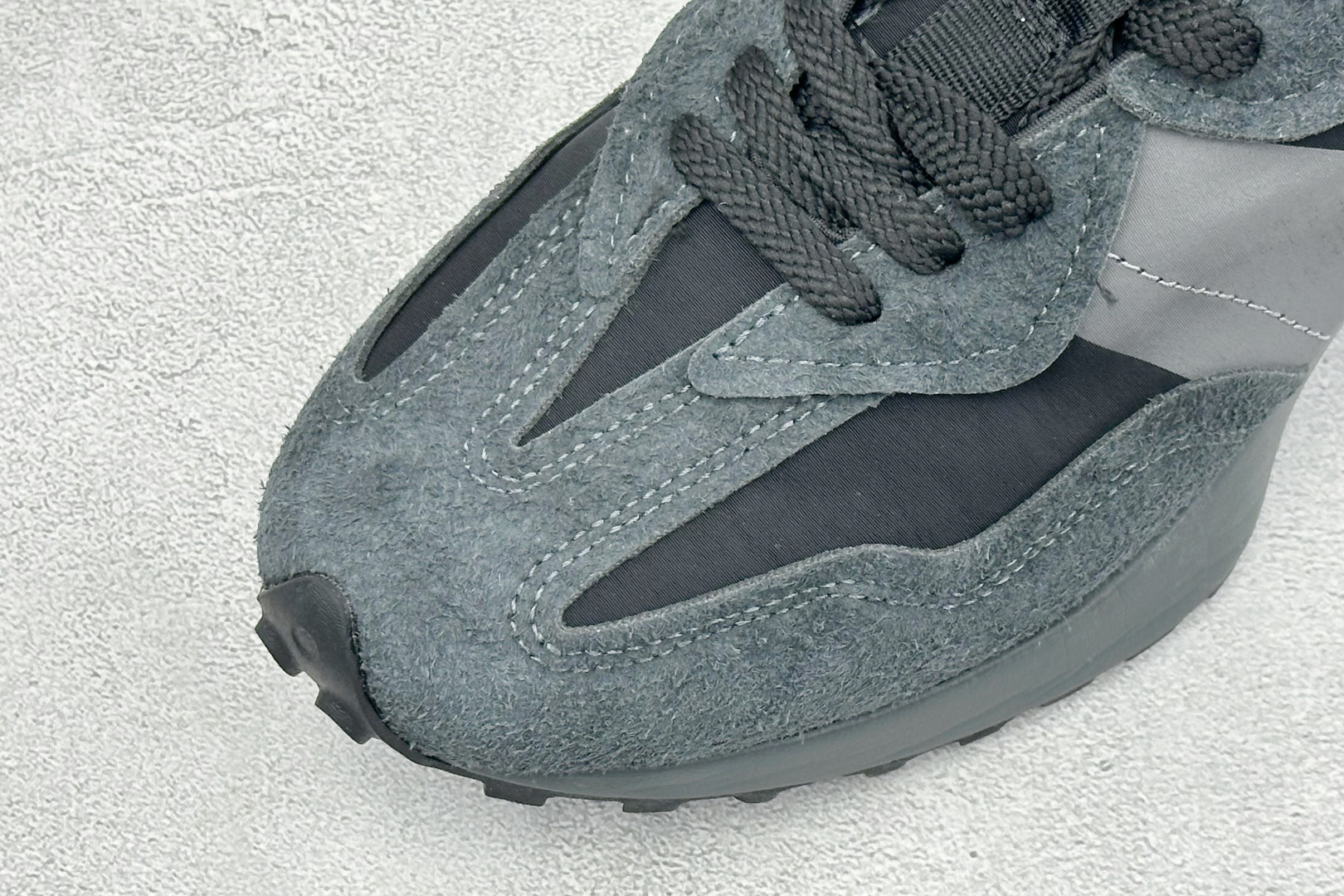 TG福利 New Balance MS327 复古休闲运动慢跑鞋 以更纯粹的复古风格设计打造的全新造型 侧身还以解构设计 TG福利 New Balance MS327 复古休闲运动慢跑鞋 以更纯粹的复古风格设计打造的全新造型 侧身还以解构设计