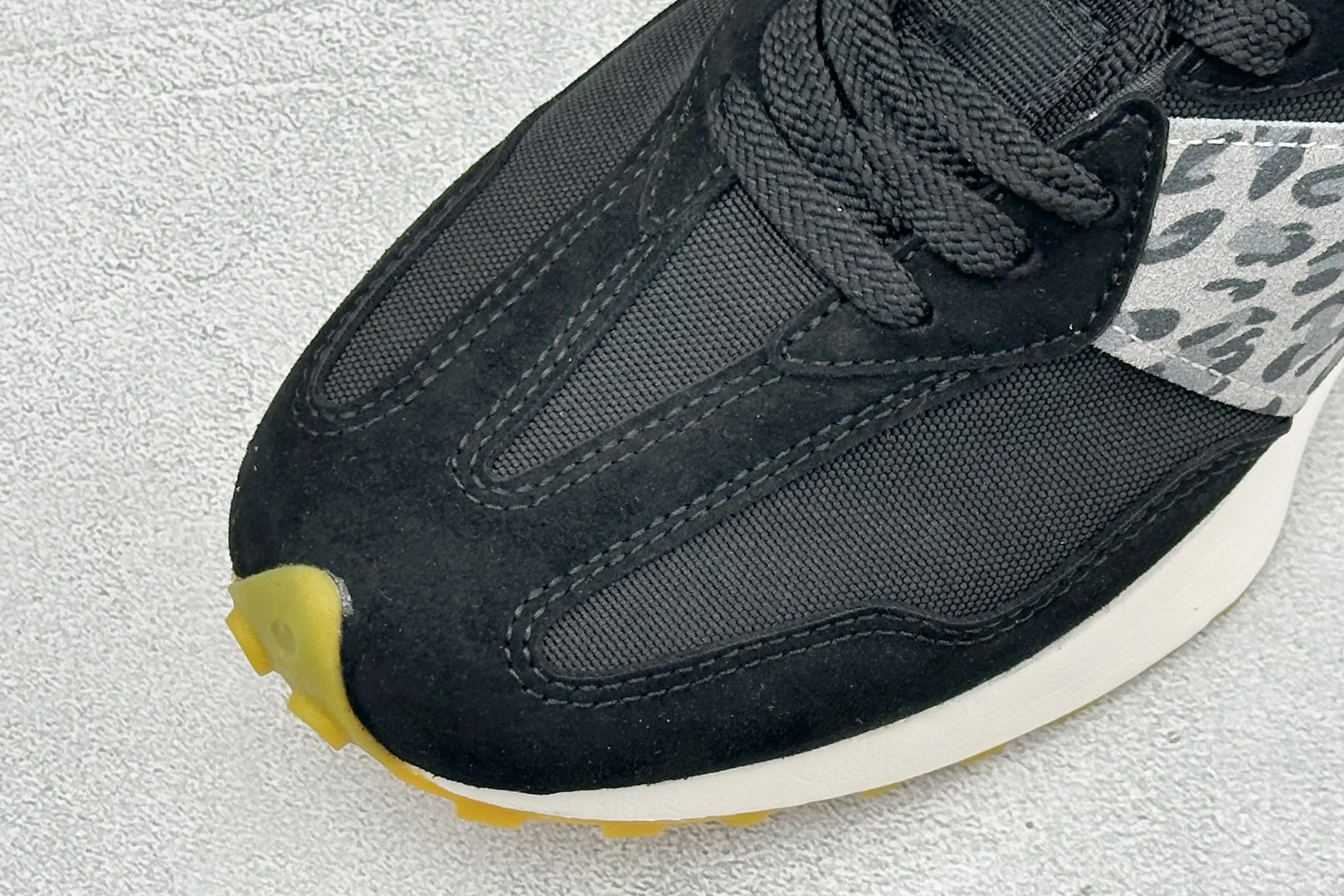 TG福利 New Balance MS327 复古休闲运动慢跑鞋 以更纯粹的复古风格设计打造的全新造型 侧身还以解构设计