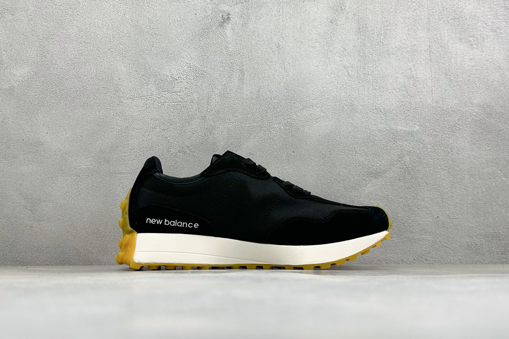 TG福利 New Balance MS327 复古休闲运动慢跑鞋 以更纯粹的复古风格设计打造的全新造型 侧身还以解构设计