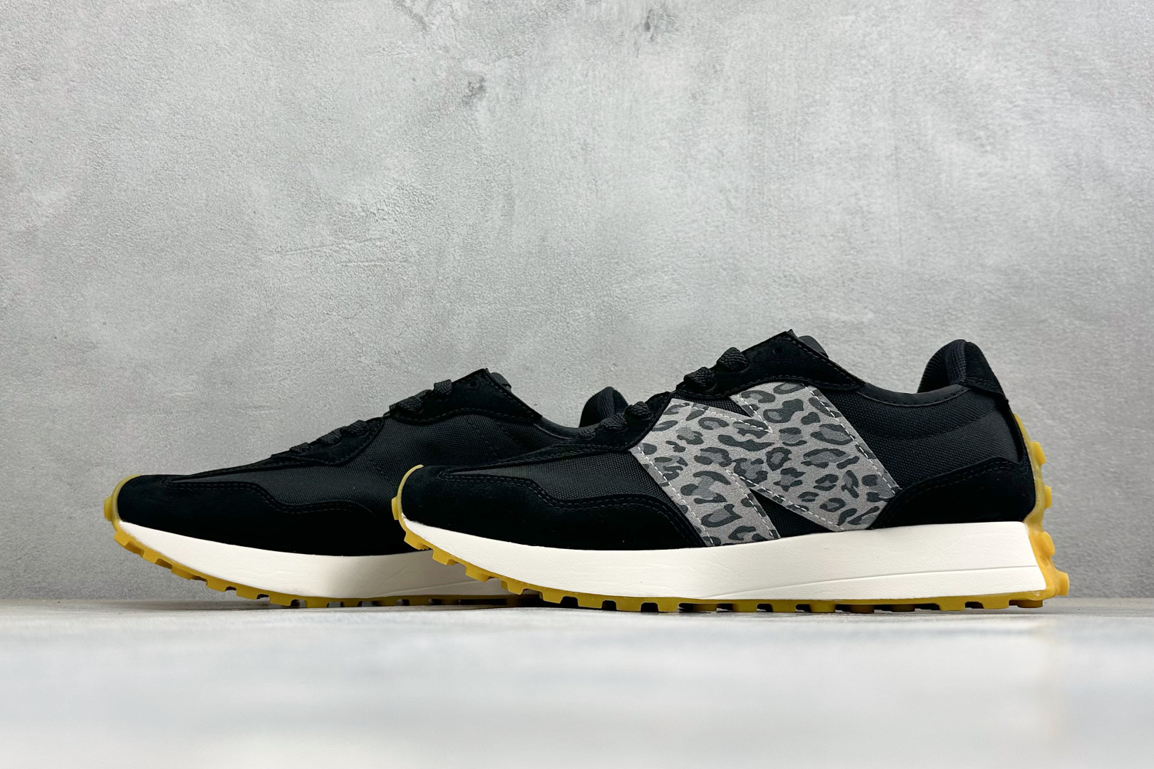 TG福利 New Balance MS327 复古休闲运动慢跑鞋 以更纯粹的复古风格设计打造的全新造型 侧身还以解构设计