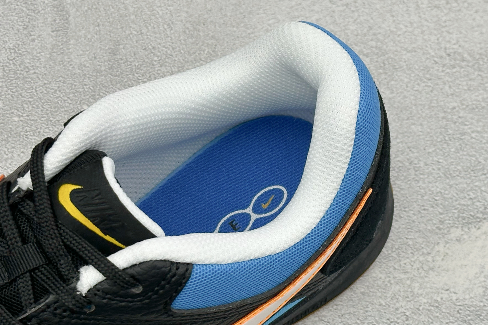 NIKE GATO 低帮生活休闲鞋 透气网布眼融入皮革，织和物合成材质覆面，营造21世初纪的畅跑美学概念。泡棉中底盈轻缓