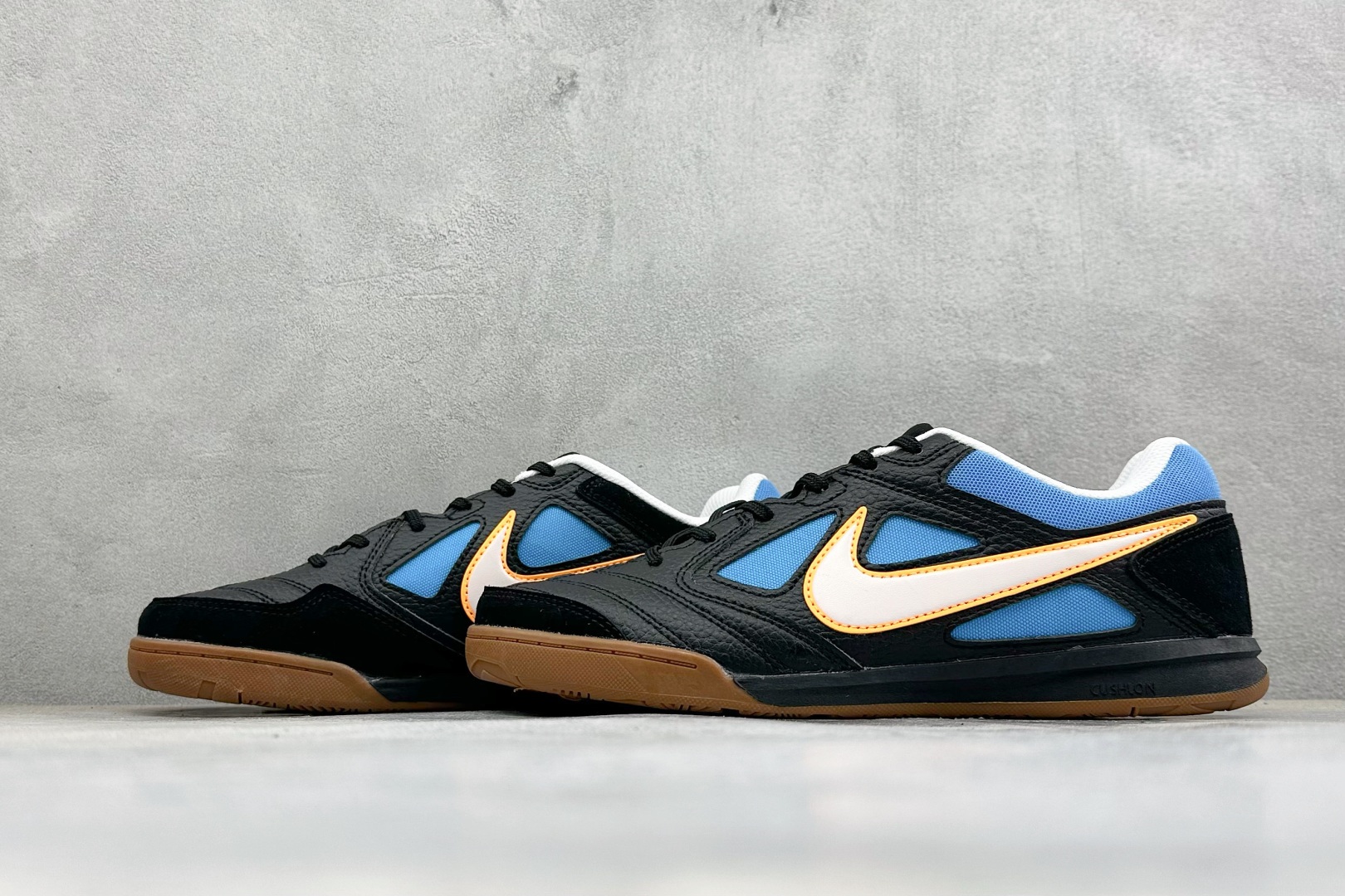NIKE GATO 低帮生活休闲鞋 透气网布眼融入皮革，织和物合成材质覆面，营造21世初纪的畅跑美学概念。泡棉中底盈轻缓