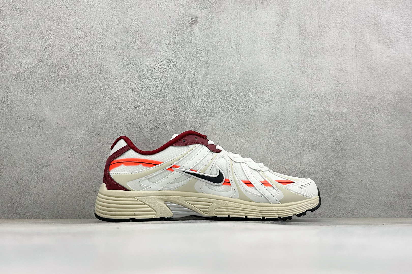 NIKE P-9000 复古休闲 耐克 低帮休闲城市通勤跑步鞋 货号: IZ4751-100 尺码: 36-45没半码 