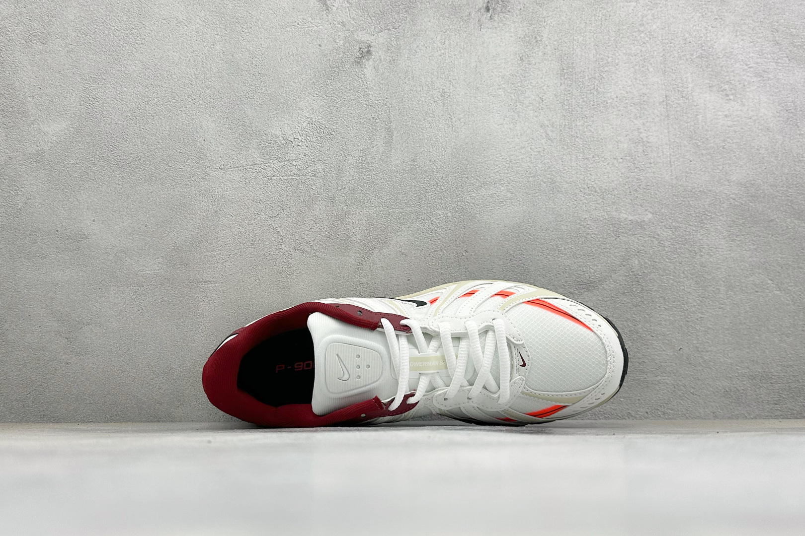 NIKE P-9000 复古休闲 耐克 低帮休闲城市通勤跑步鞋 货号: IZ4751-100 尺码: 36-45没半码 