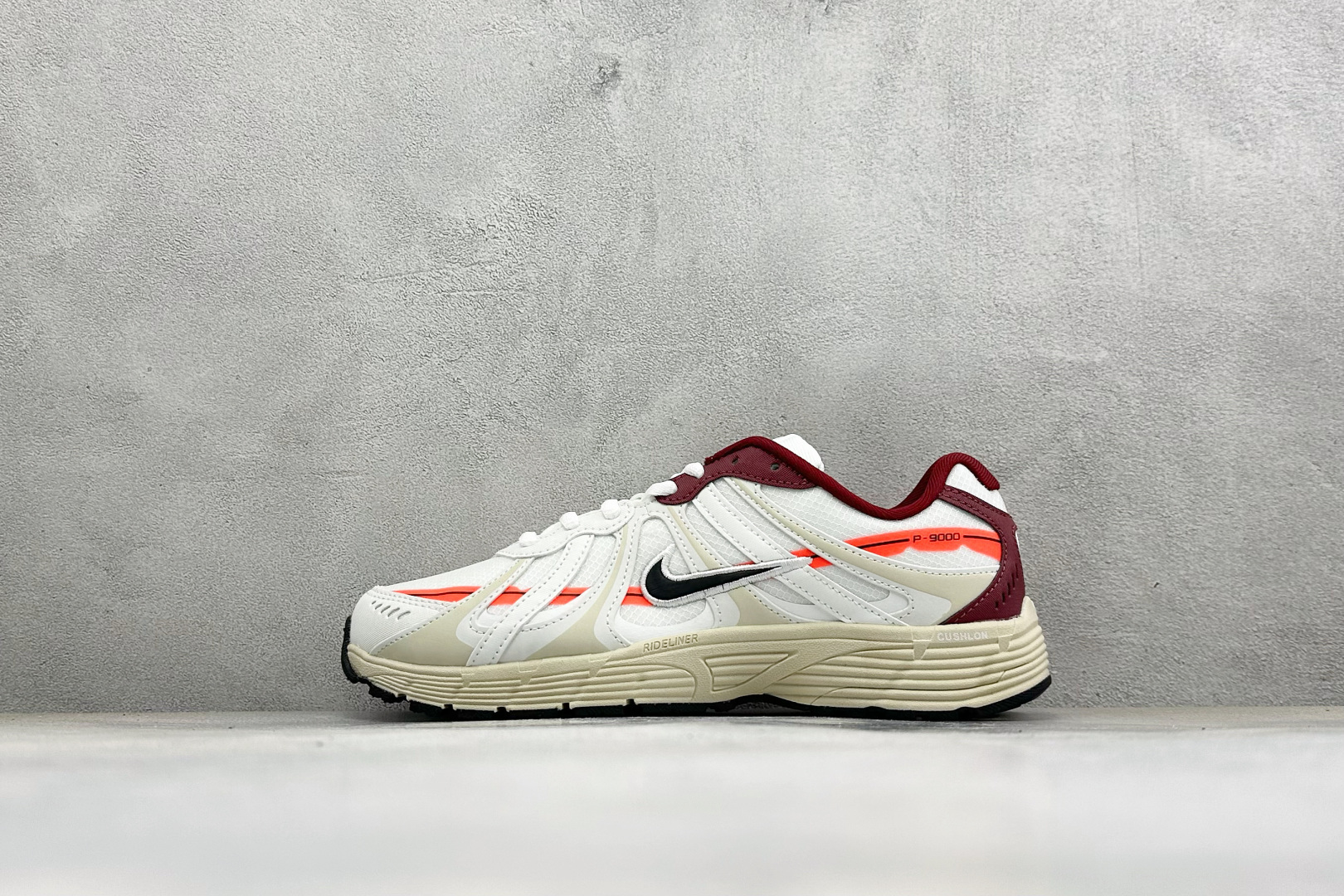 NIKE P-9000 复古休闲 耐克 低帮休闲城市通勤跑步鞋 货号: IZ4751-100 尺码: 36-45没半码 