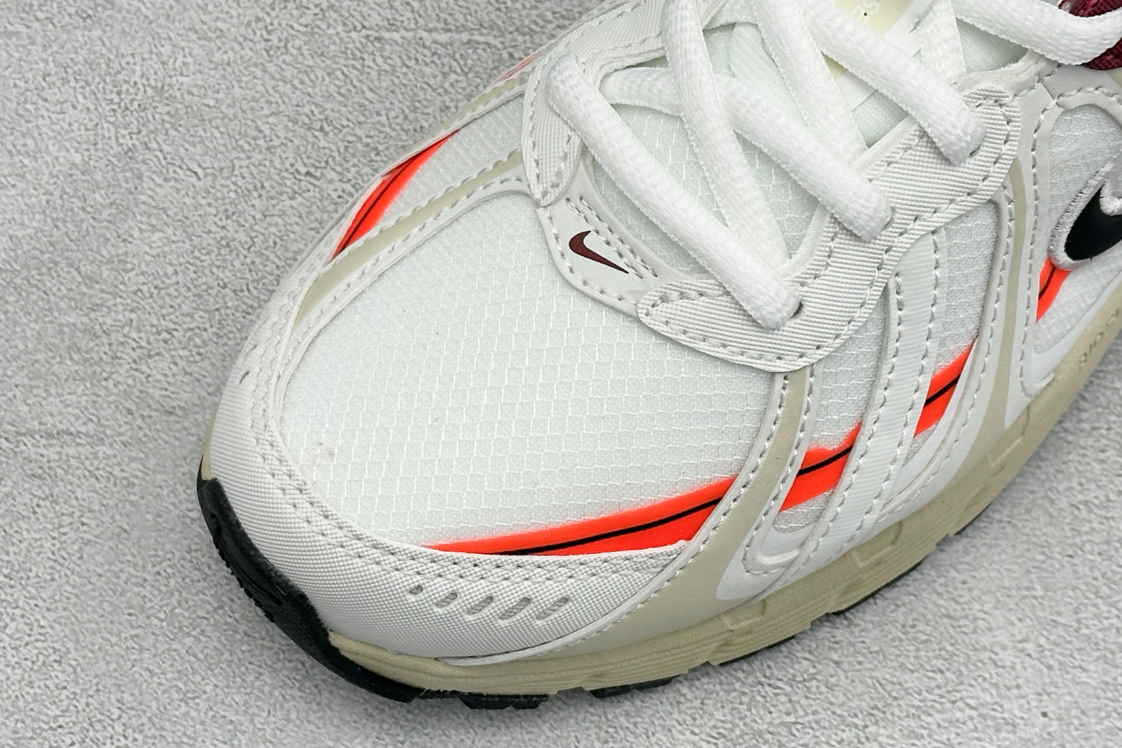 NIKE P-9000 复古休闲 耐克 低帮休闲城市通勤跑步鞋 货号: IZ4751-100 尺码: 36-45没半码 