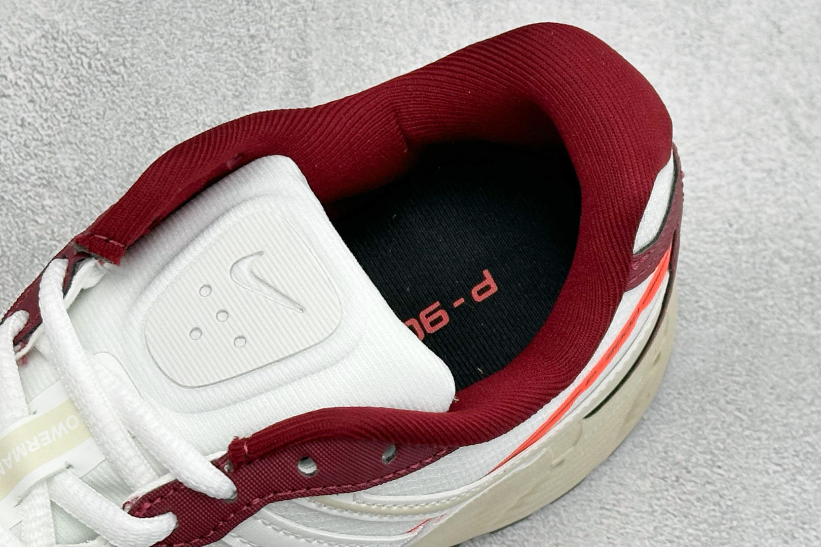NIKE P-9000 复古休闲 耐克 低帮休闲城市通勤跑步鞋 货号: IZ4751-100 尺码: 36-45没半码 